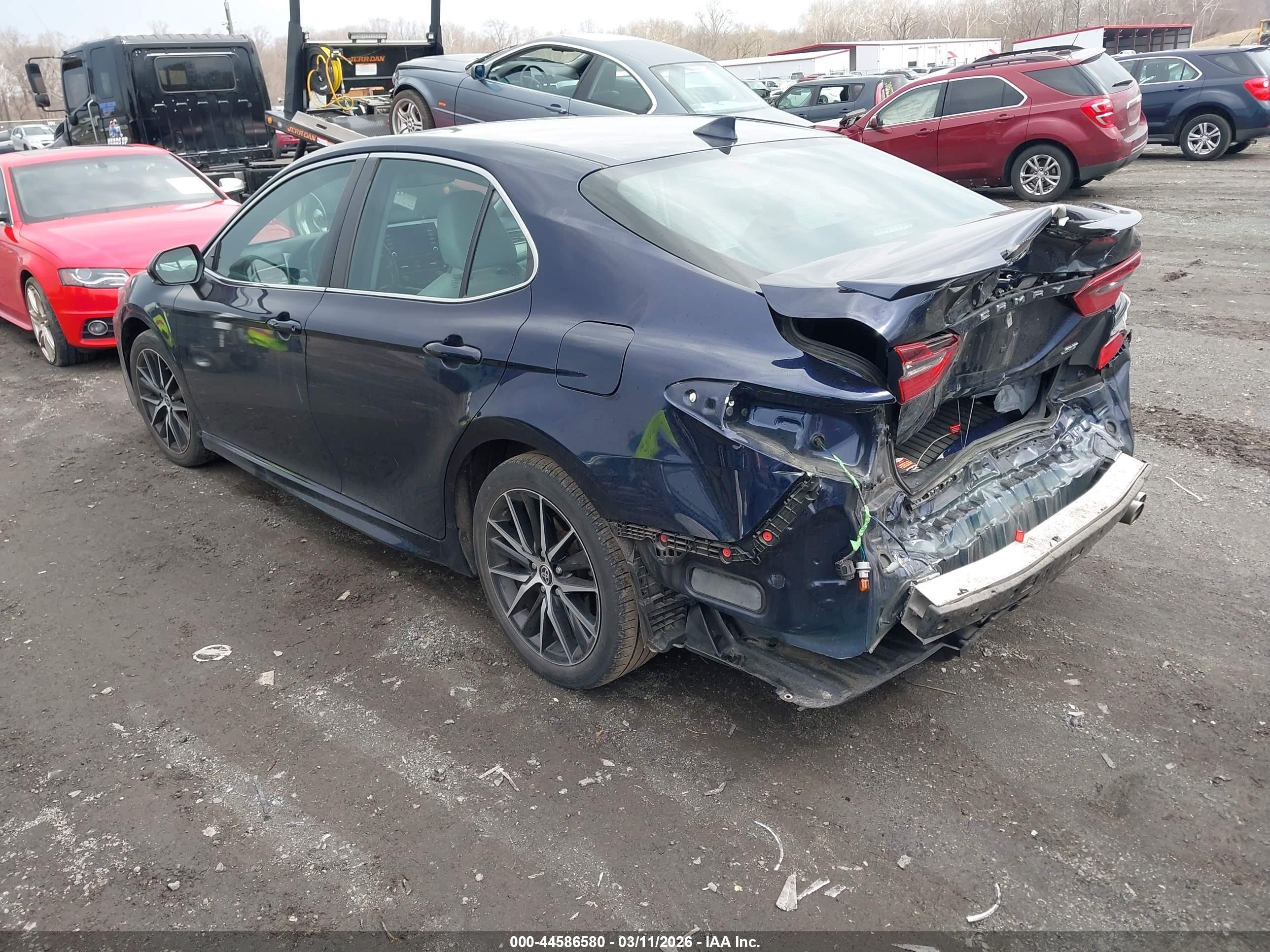 TOYOTA CAMRY image 3