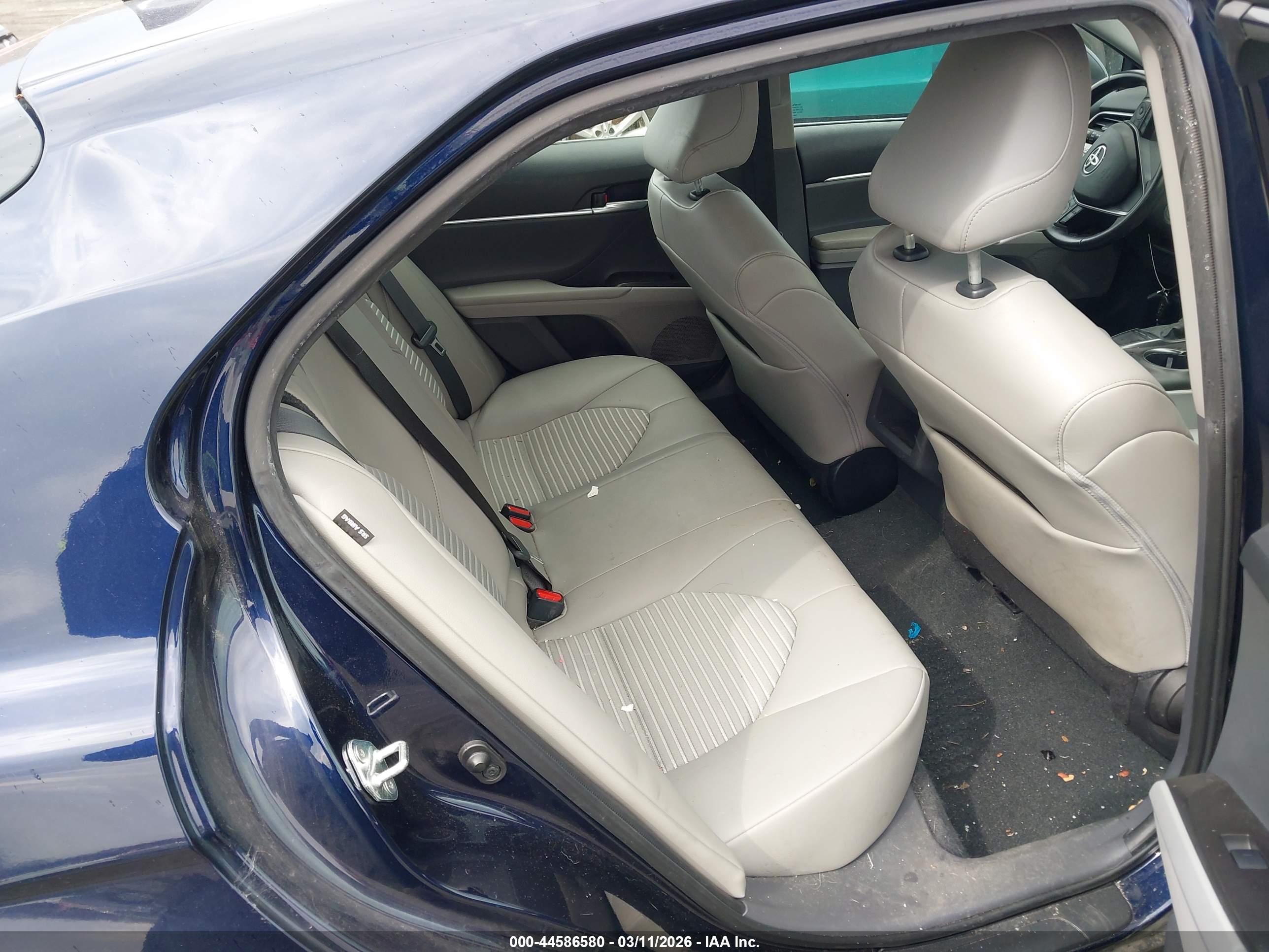 TOYOTA CAMRY image 8