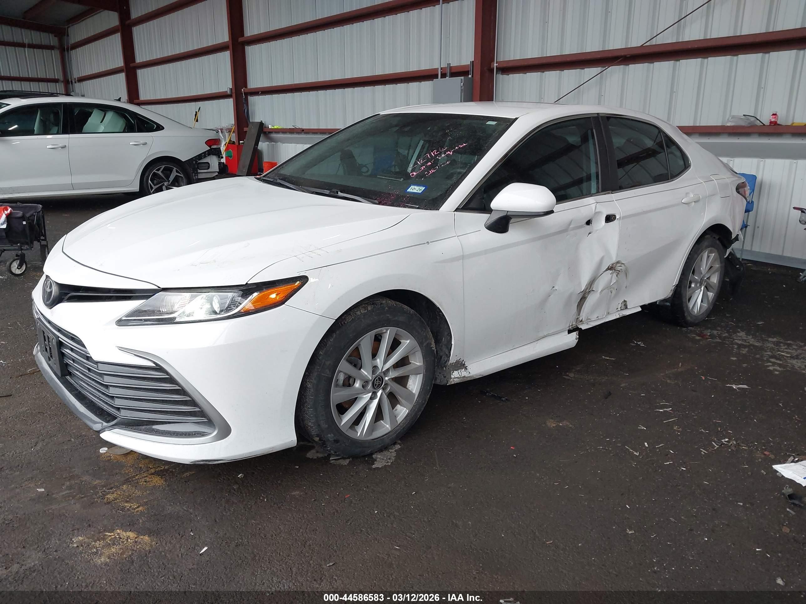 TOYOTA CAMRY image 2
