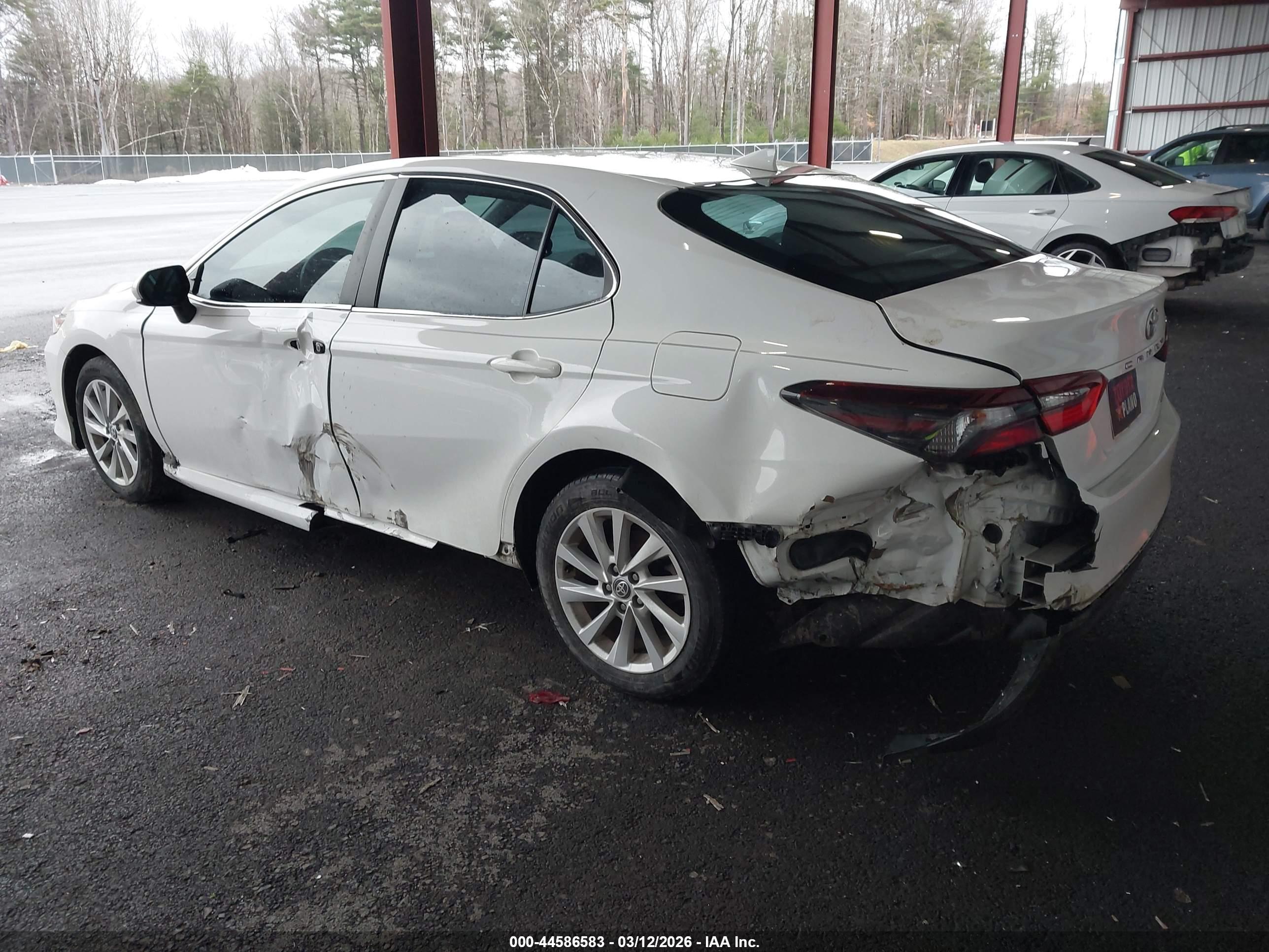 TOYOTA CAMRY image 3