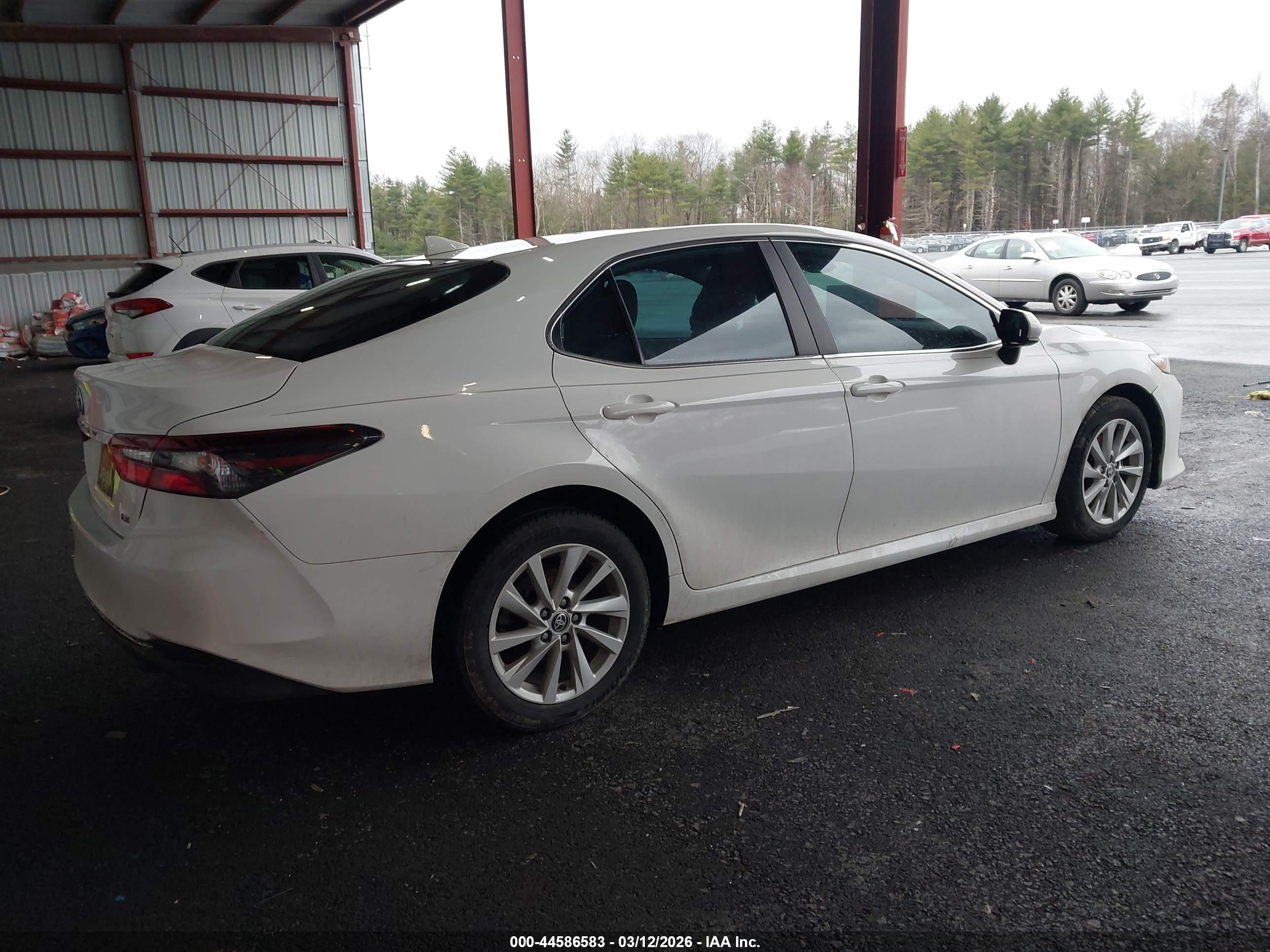 TOYOTA CAMRY image 4