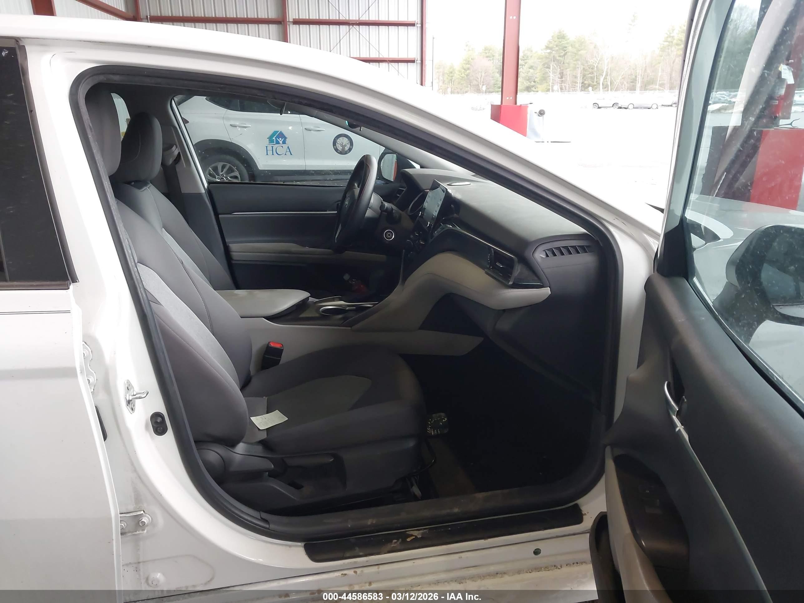 TOYOTA CAMRY image 5