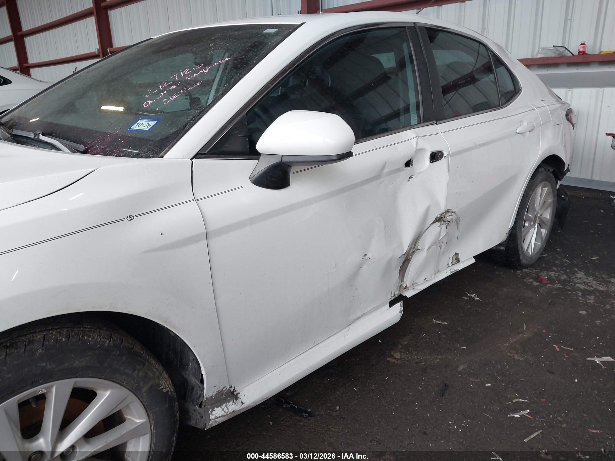 TOYOTA CAMRY image 6