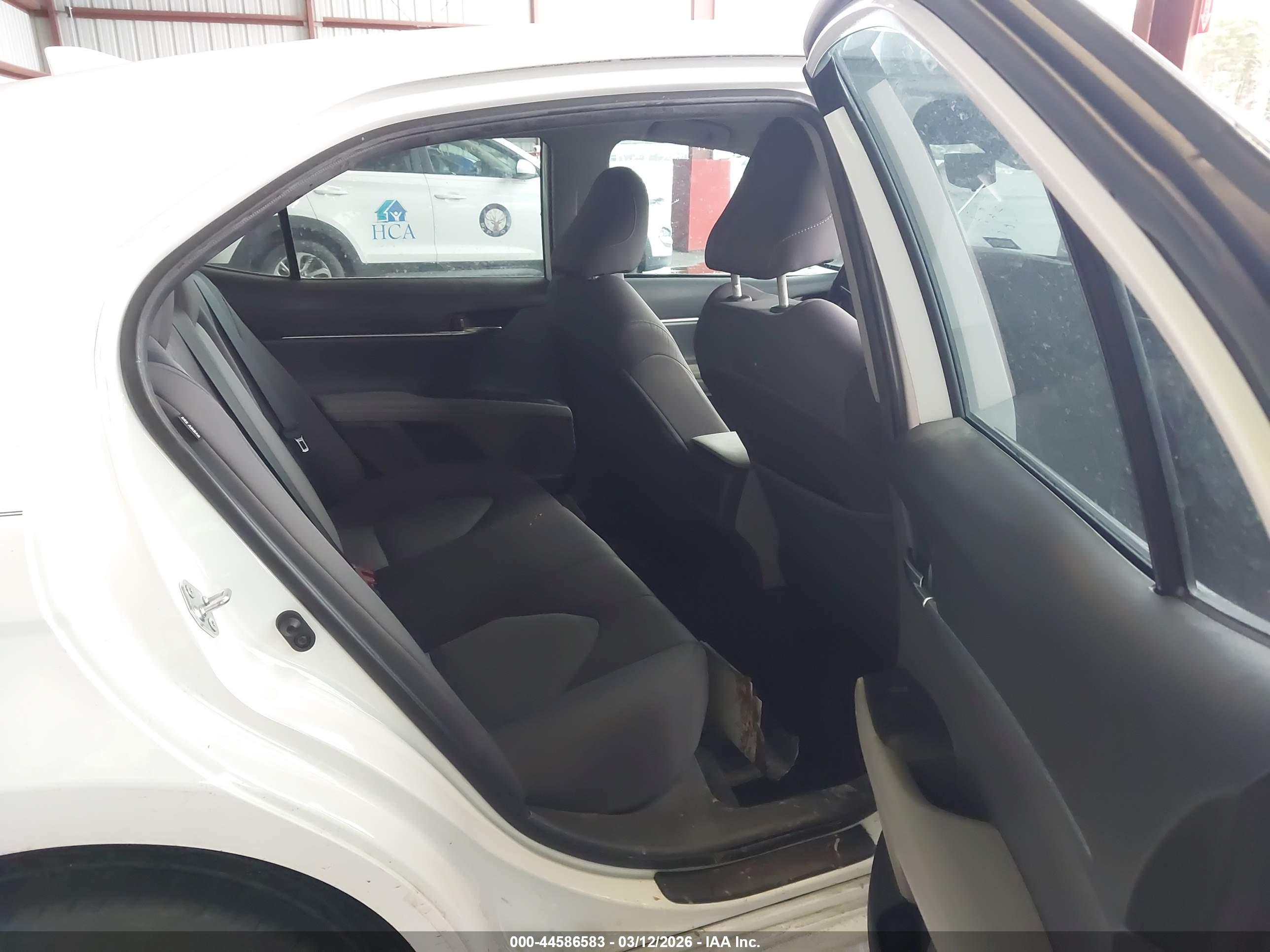 TOYOTA CAMRY image 8