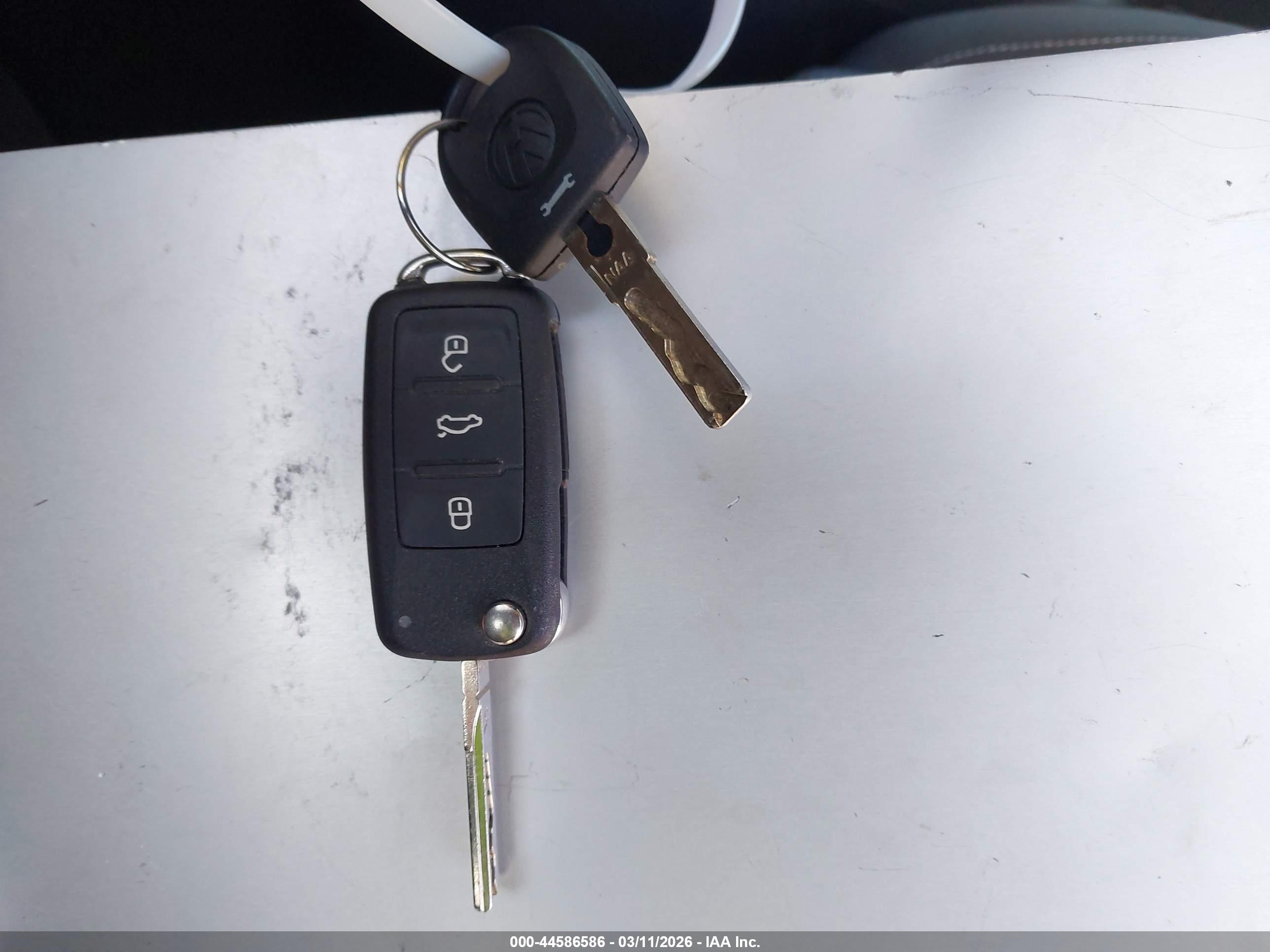 VOLKSWAGEN GOLF image 11