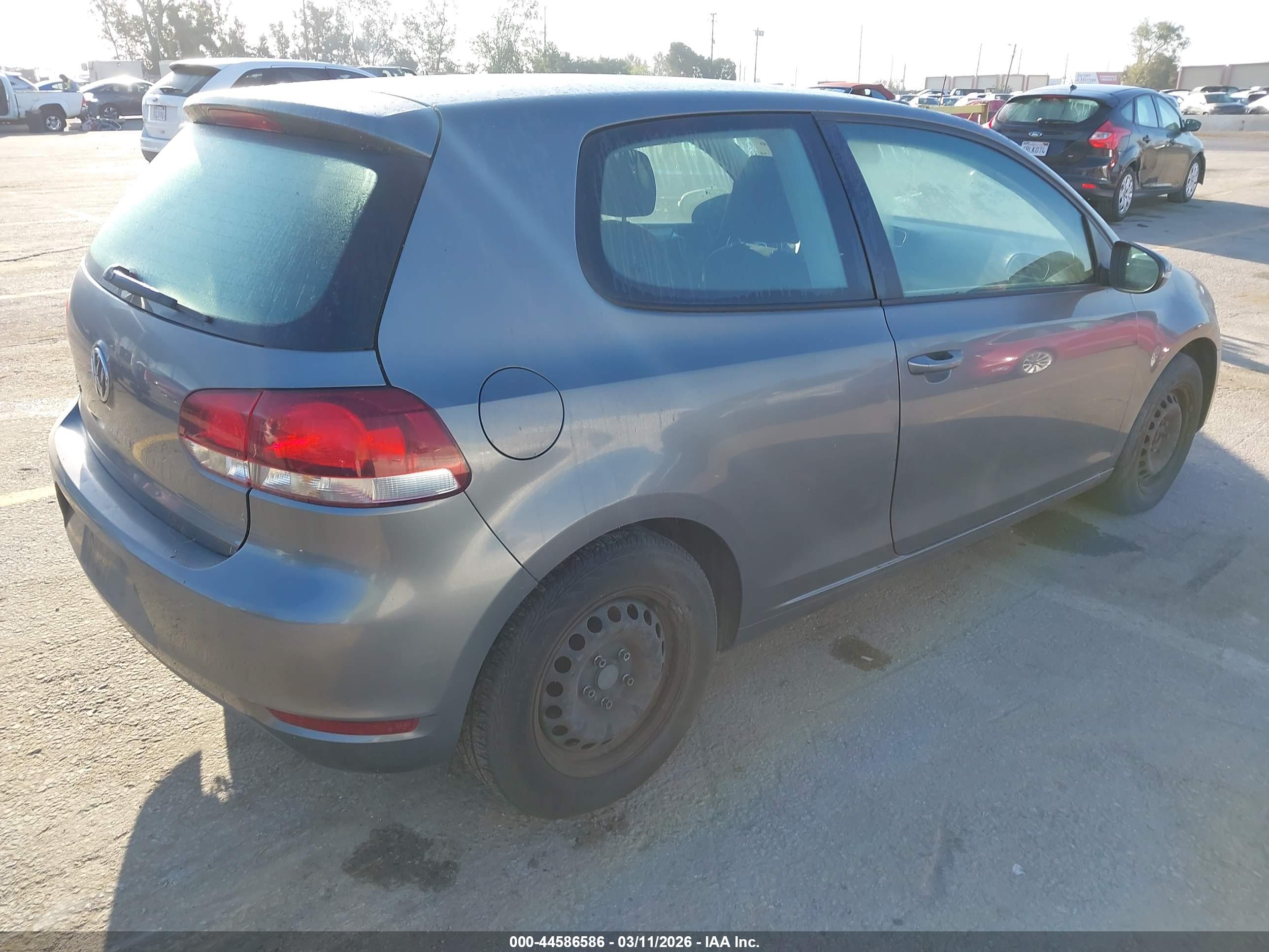 VOLKSWAGEN GOLF image 4