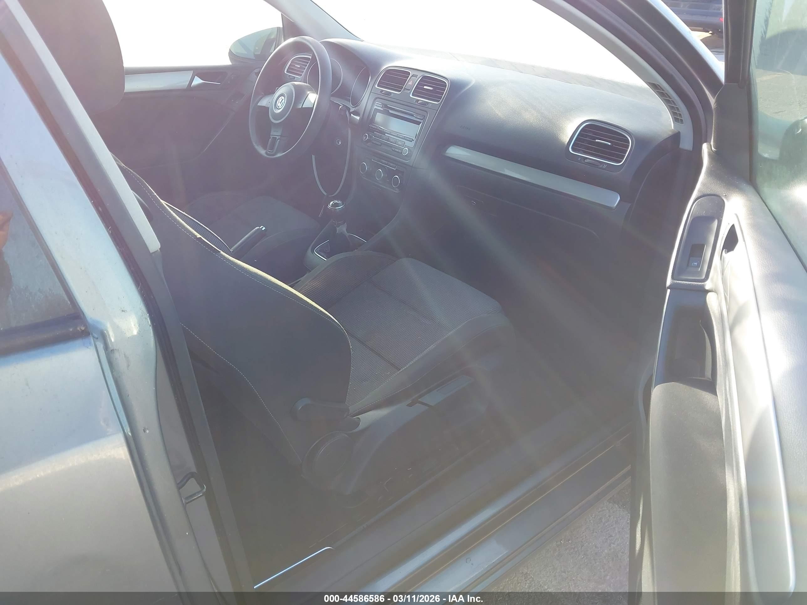 VOLKSWAGEN GOLF image 5