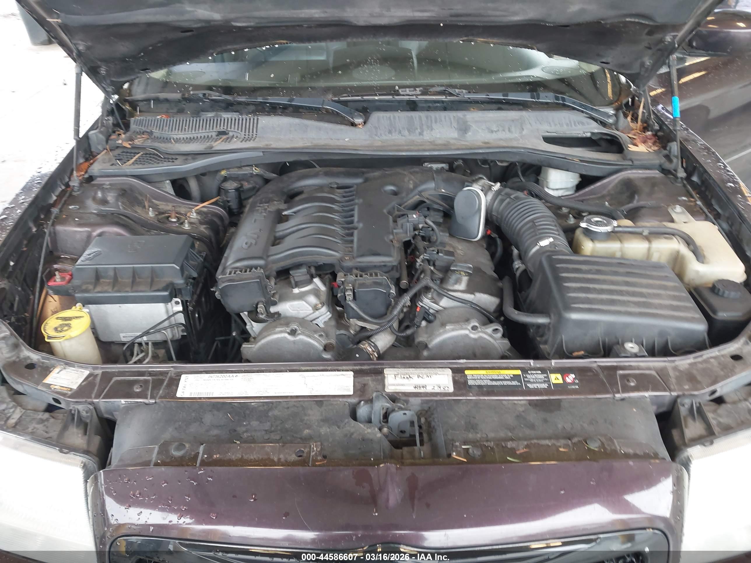 CHRYSLER 300 image 10