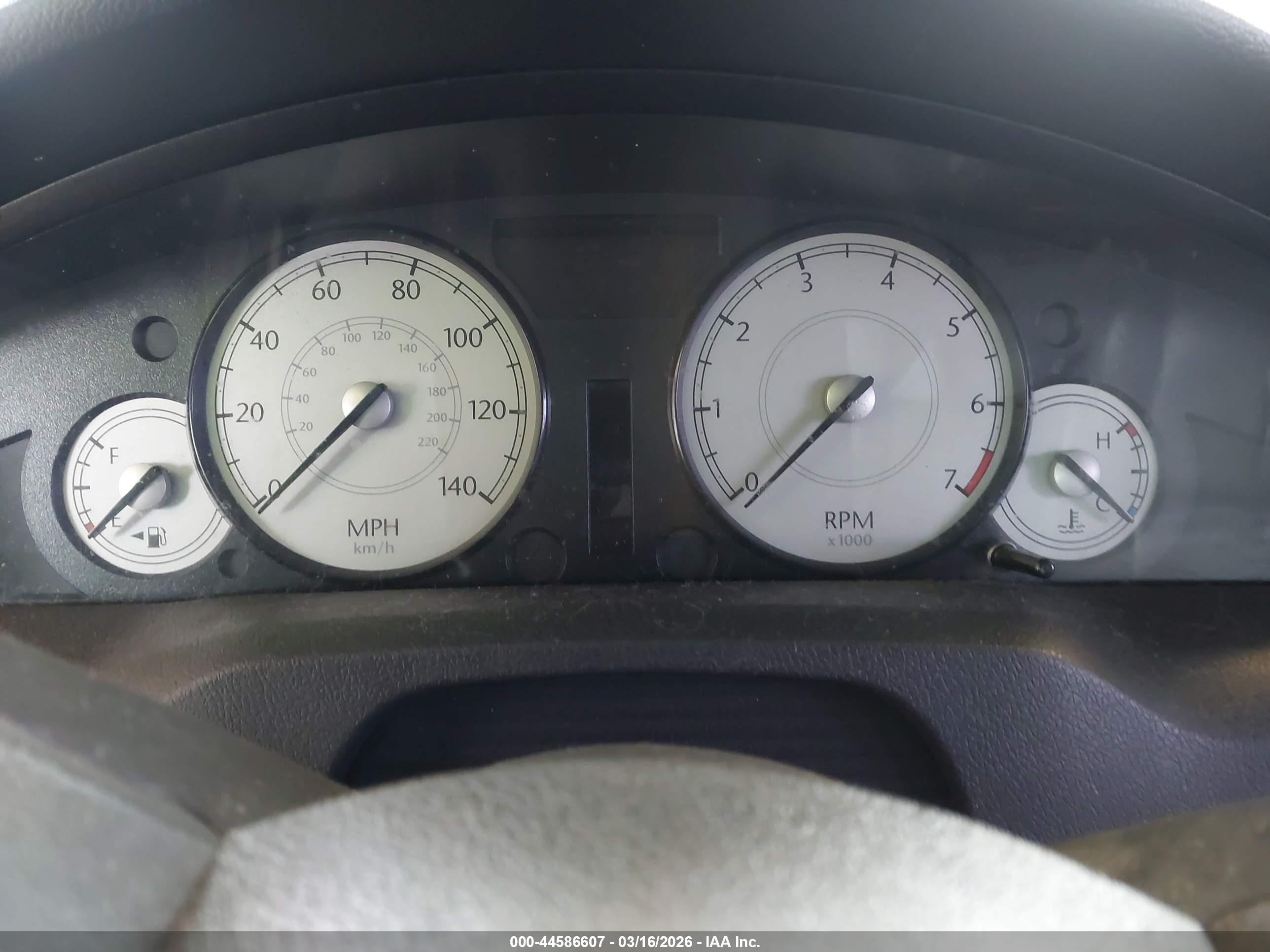 CHRYSLER 300 image 7