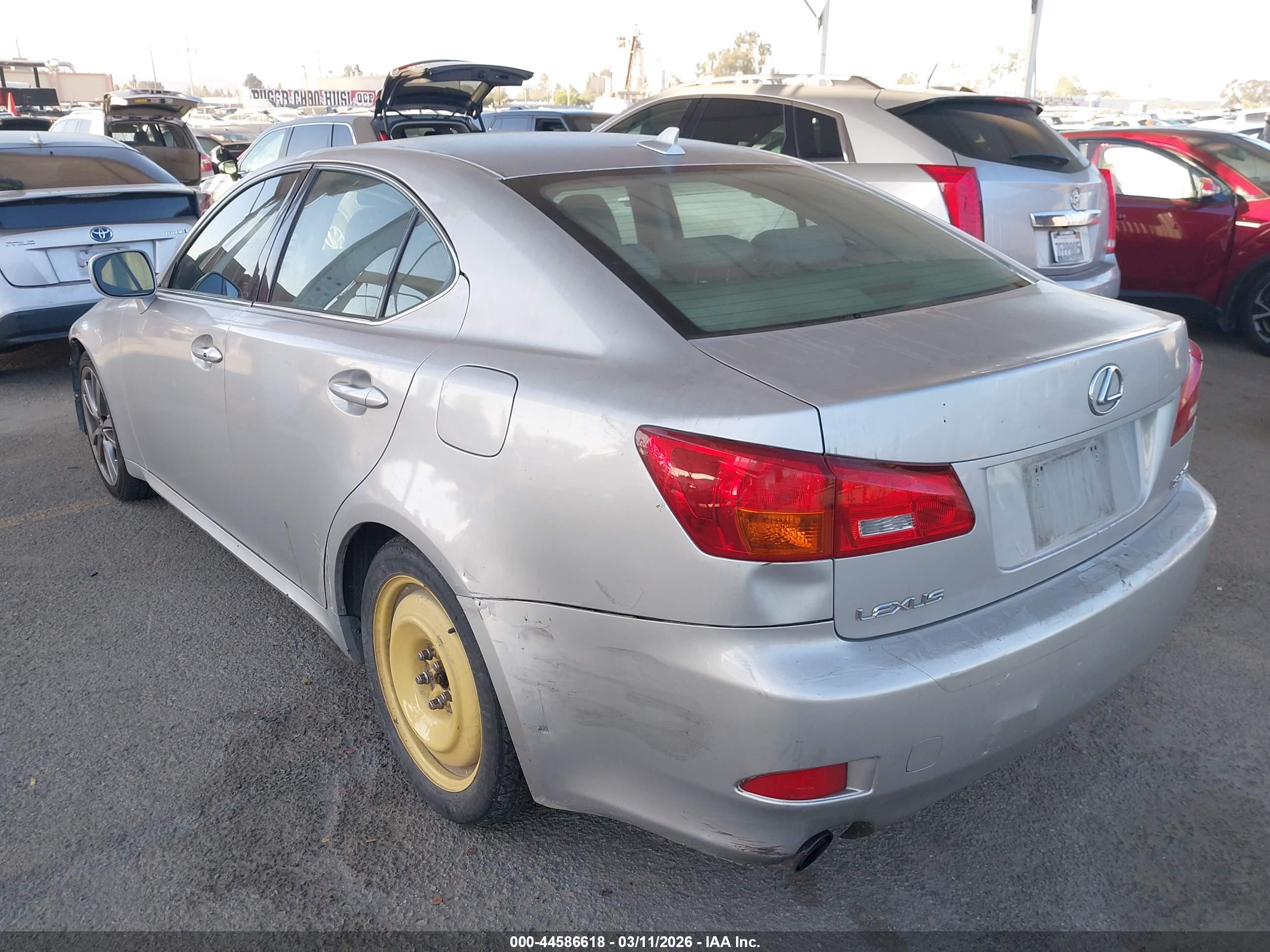 LEXUS IS image 3
