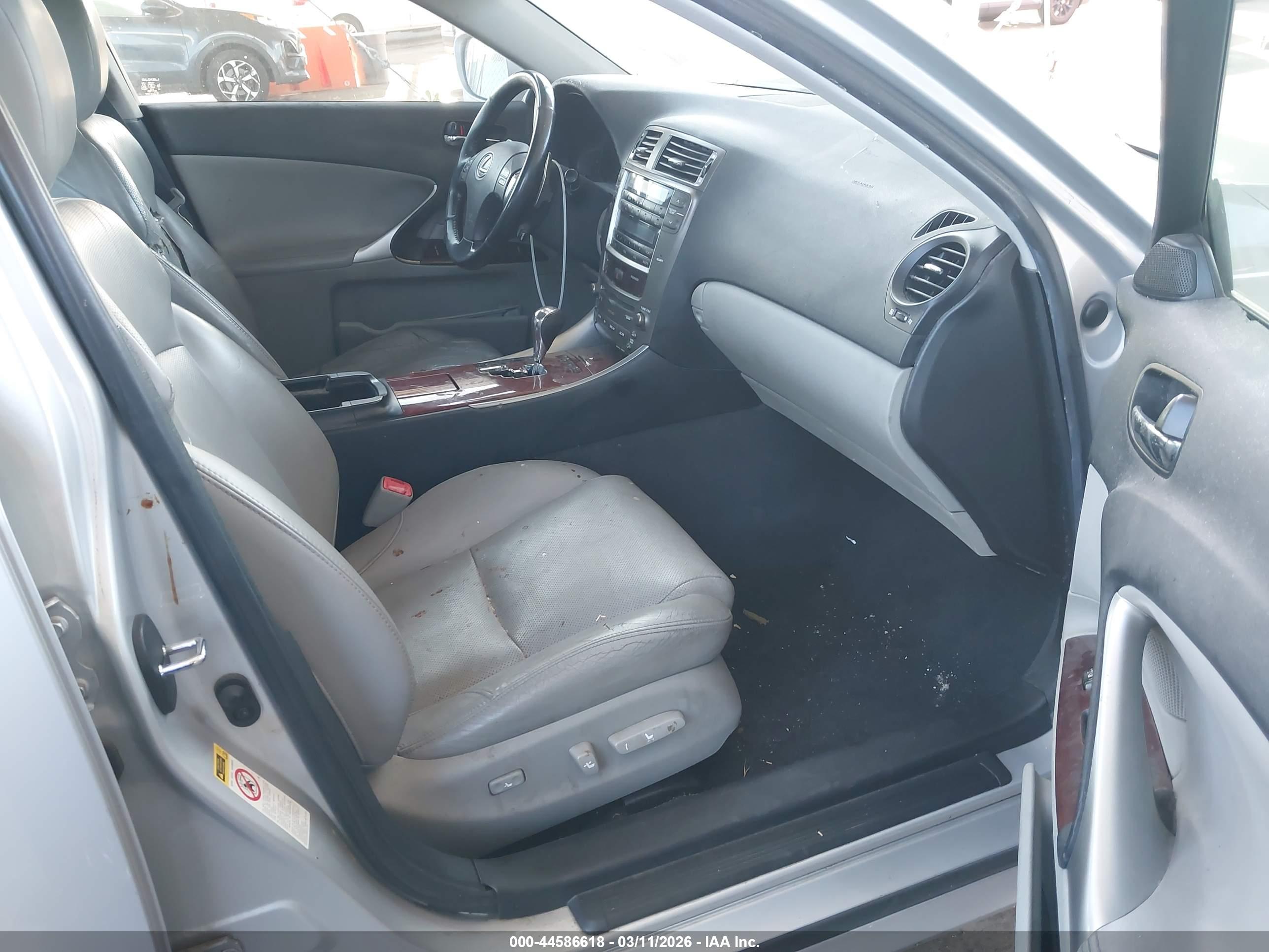 LEXUS IS image 5