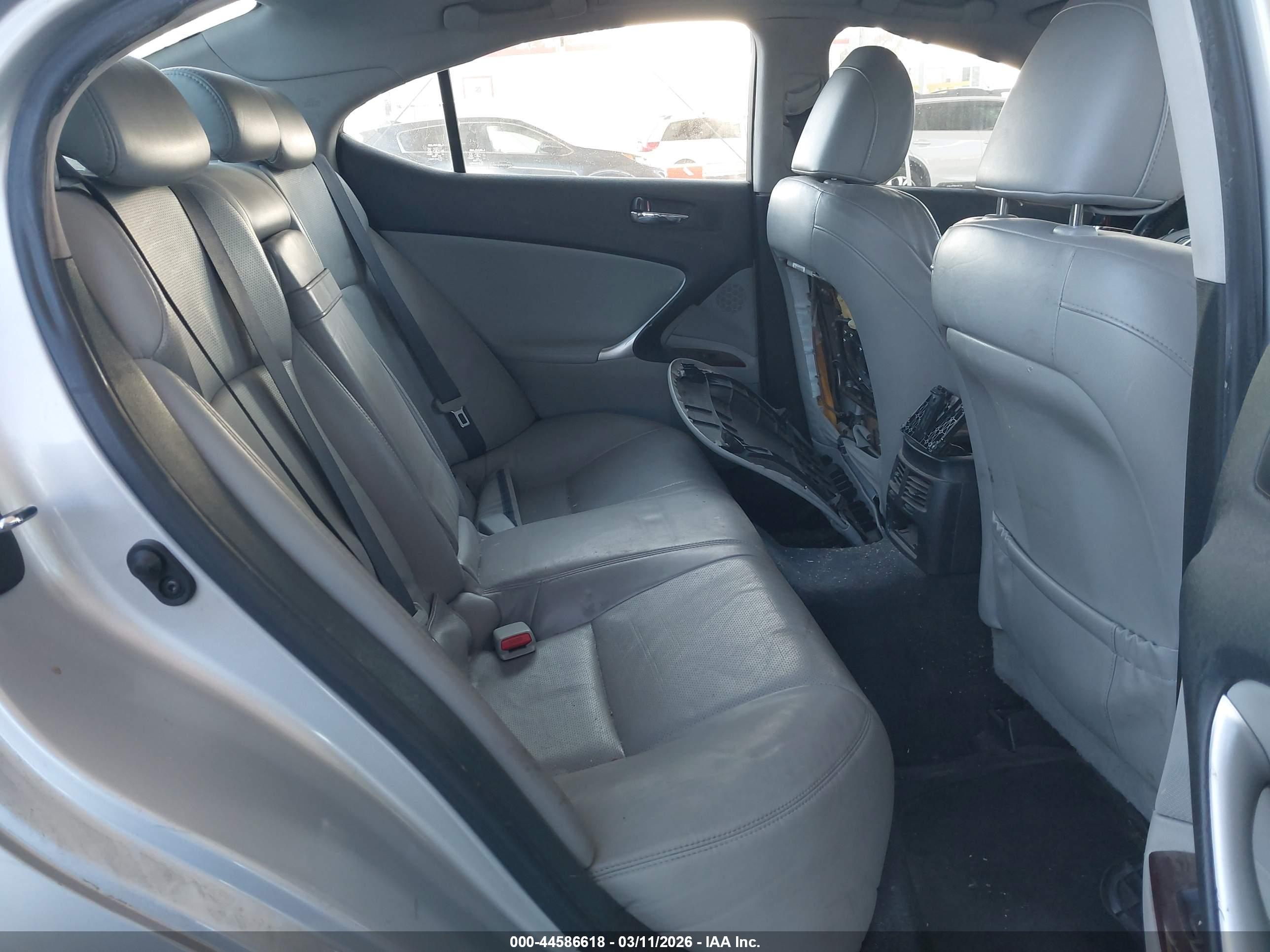 LEXUS IS image 8