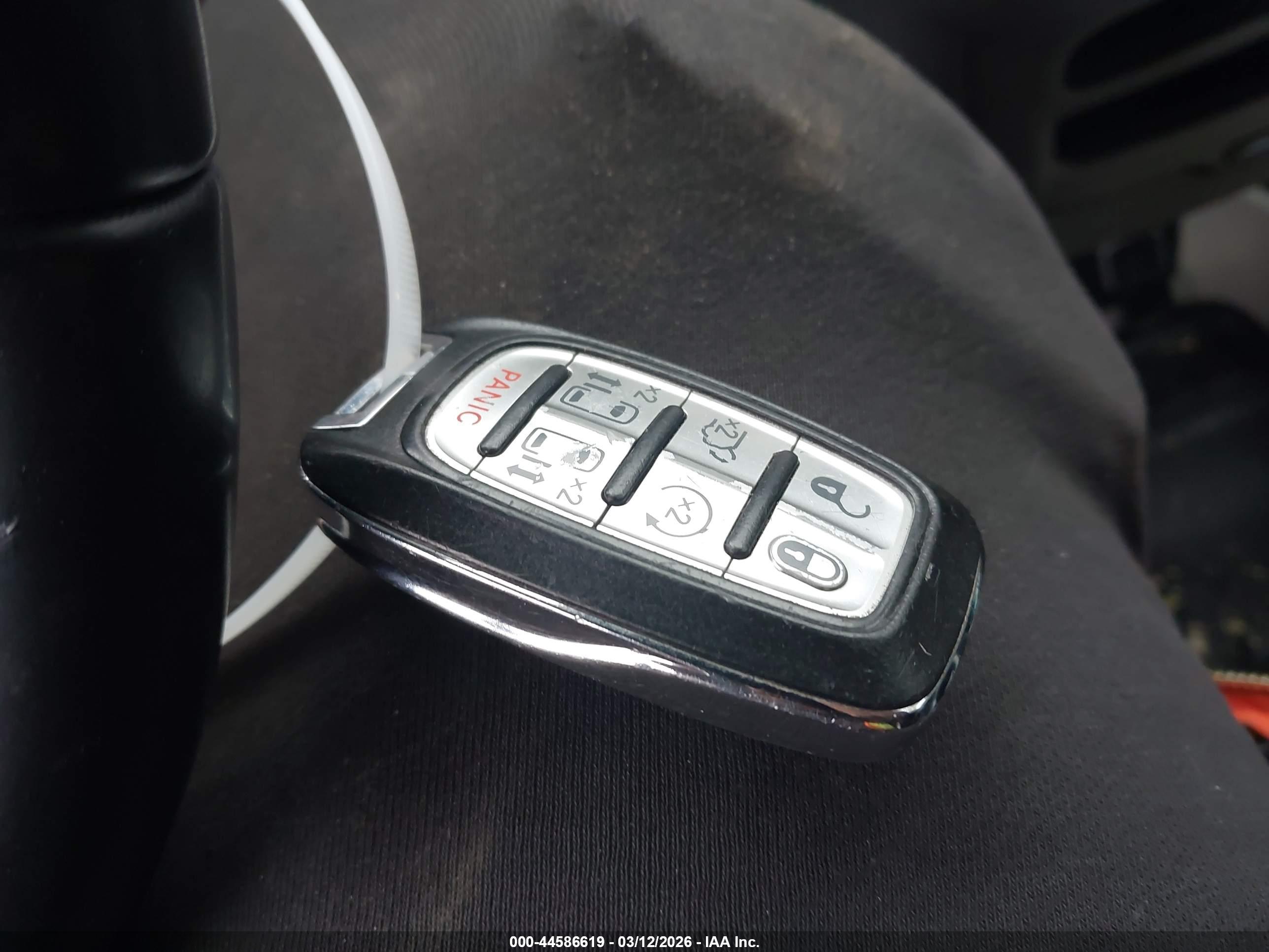 CHRYSLER PACIFICA image 11