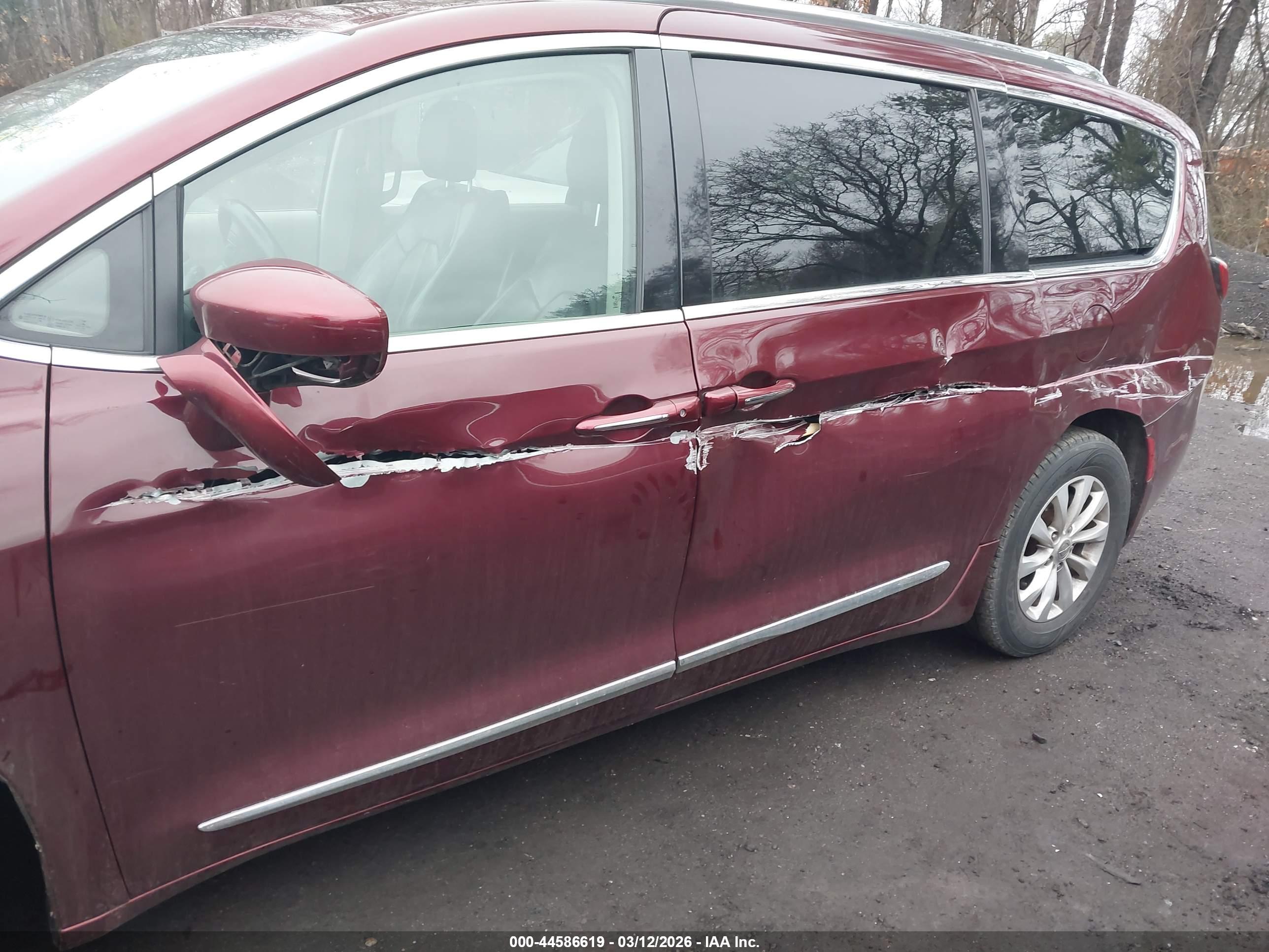 CHRYSLER PACIFICA image 6