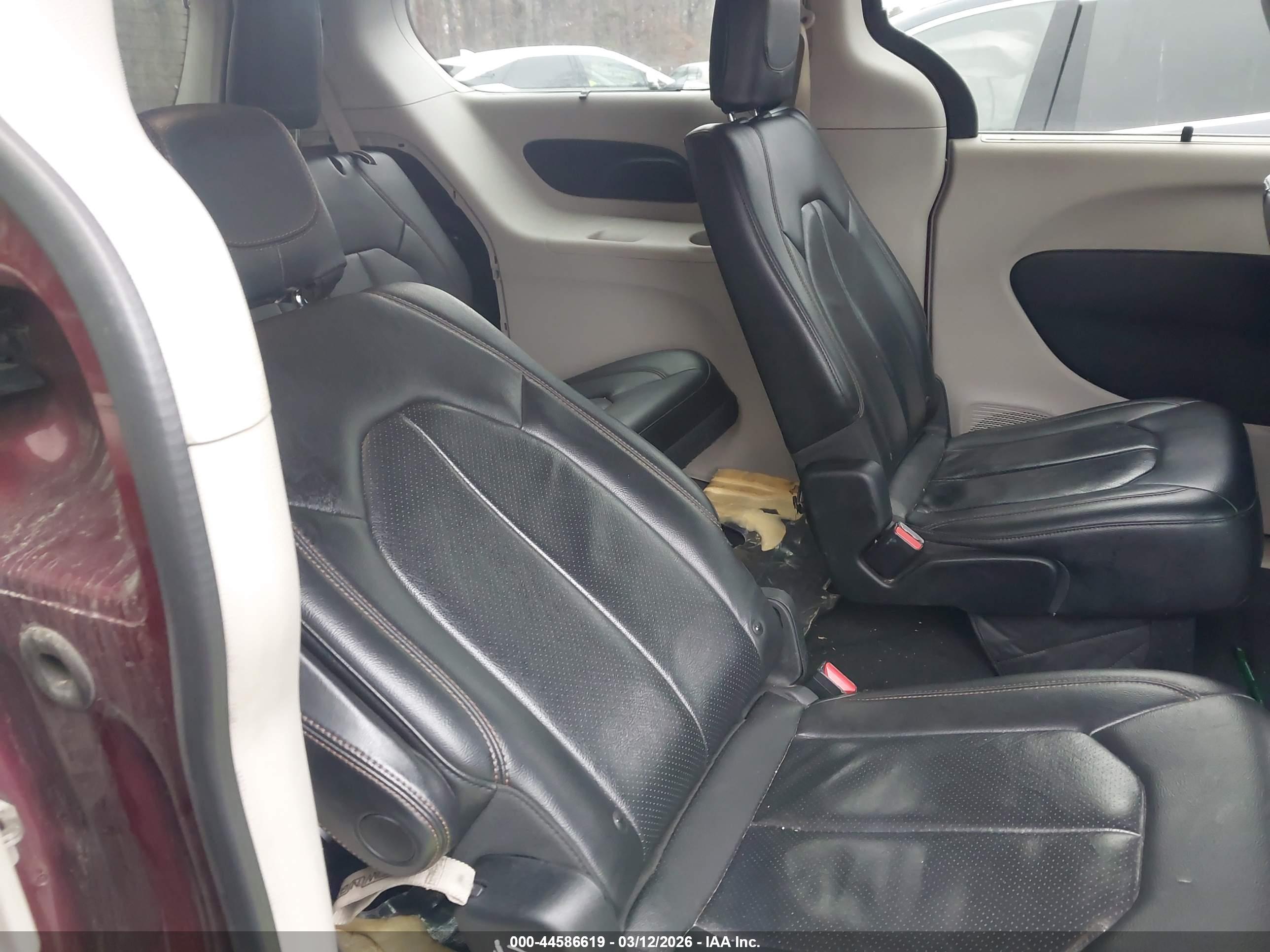 CHRYSLER PACIFICA image 8