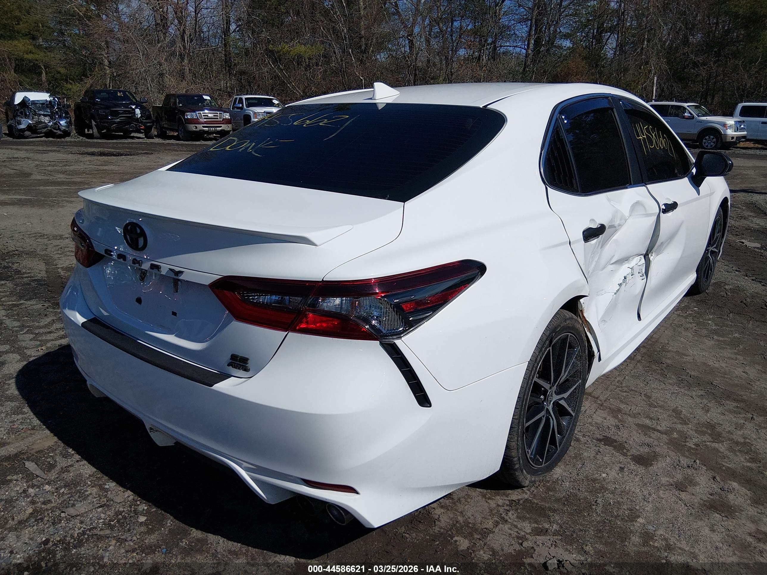 TOYOTA CAMRY image 4