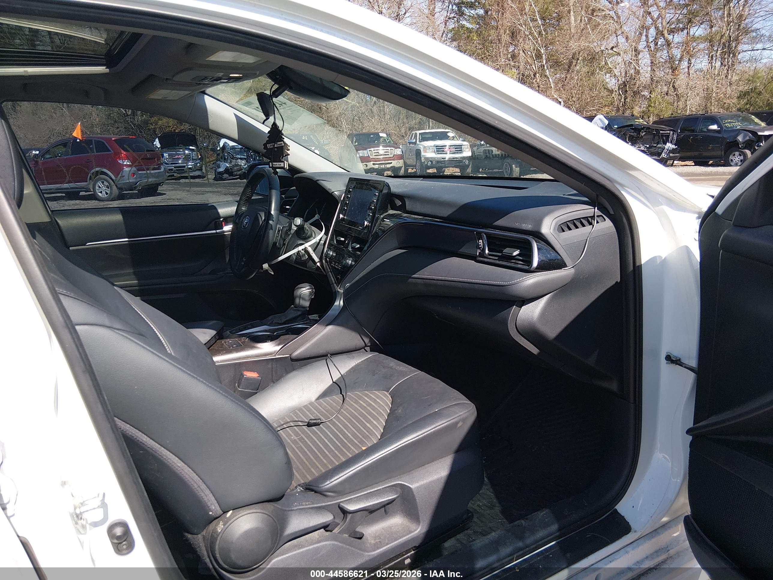 TOYOTA CAMRY image 5