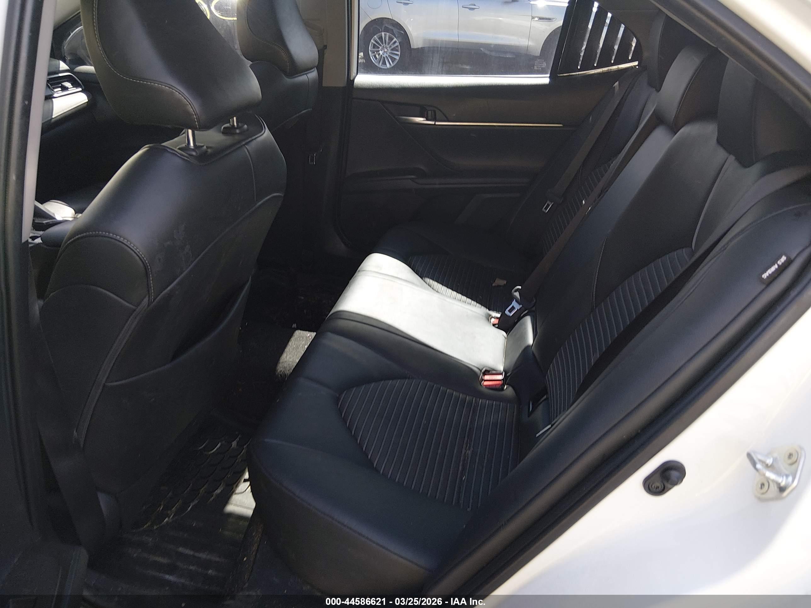 TOYOTA CAMRY image 8