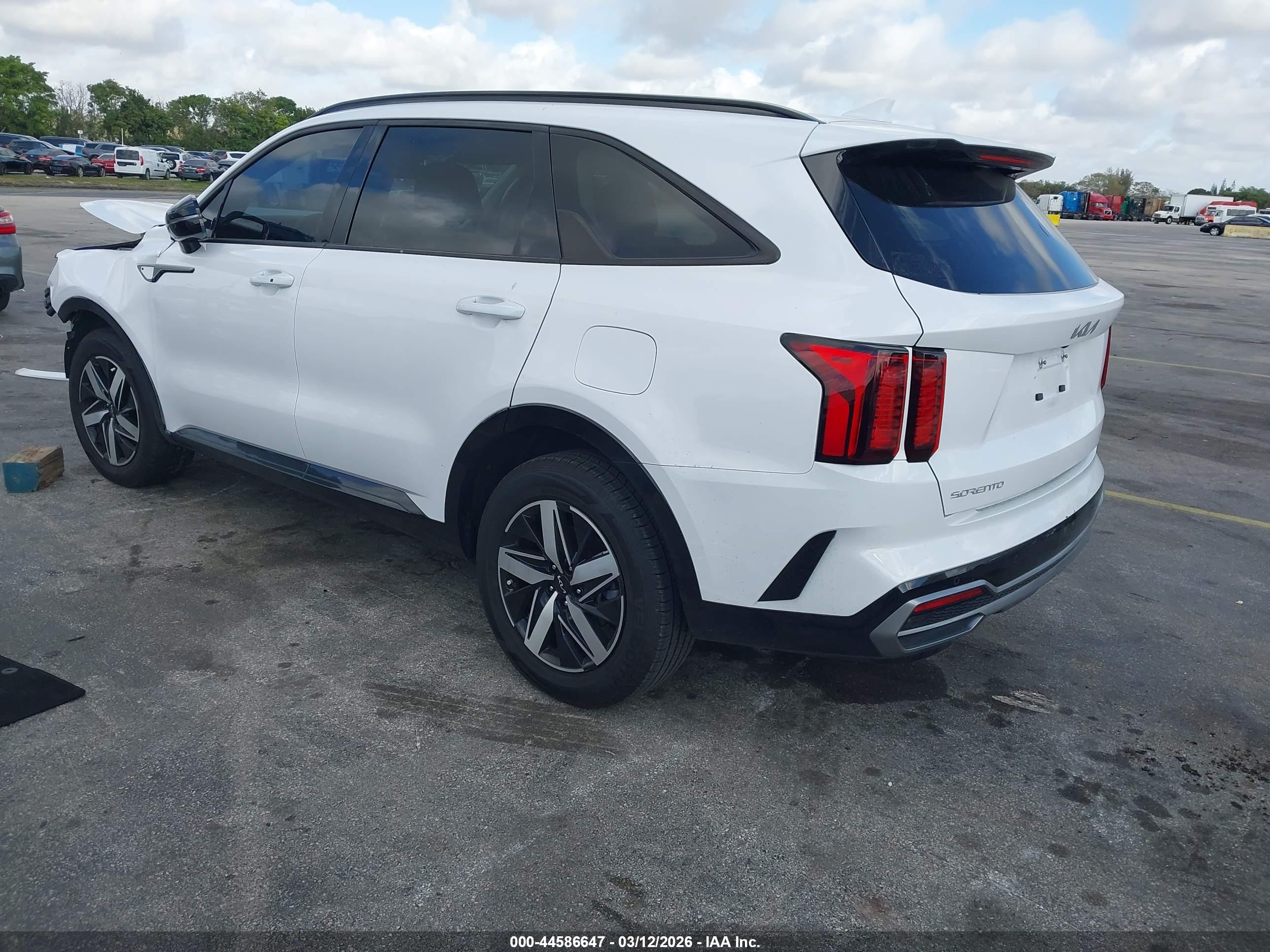 KIA SORENTO image 3