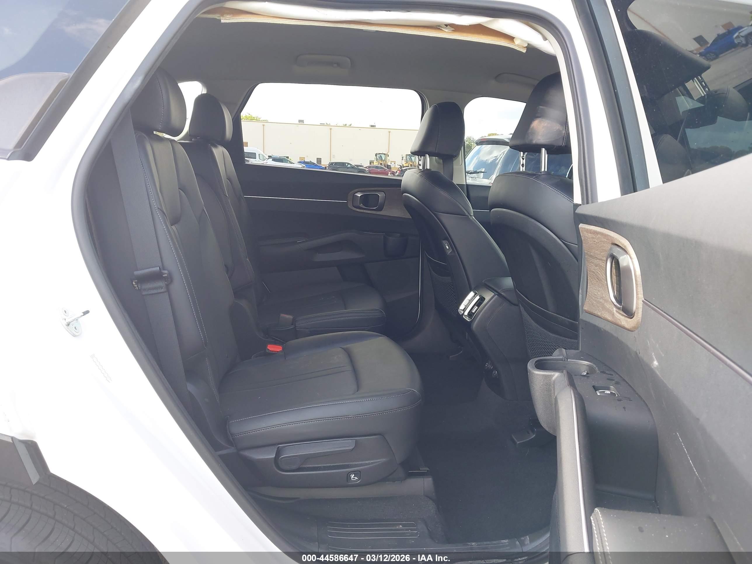 KIA SORENTO image 8