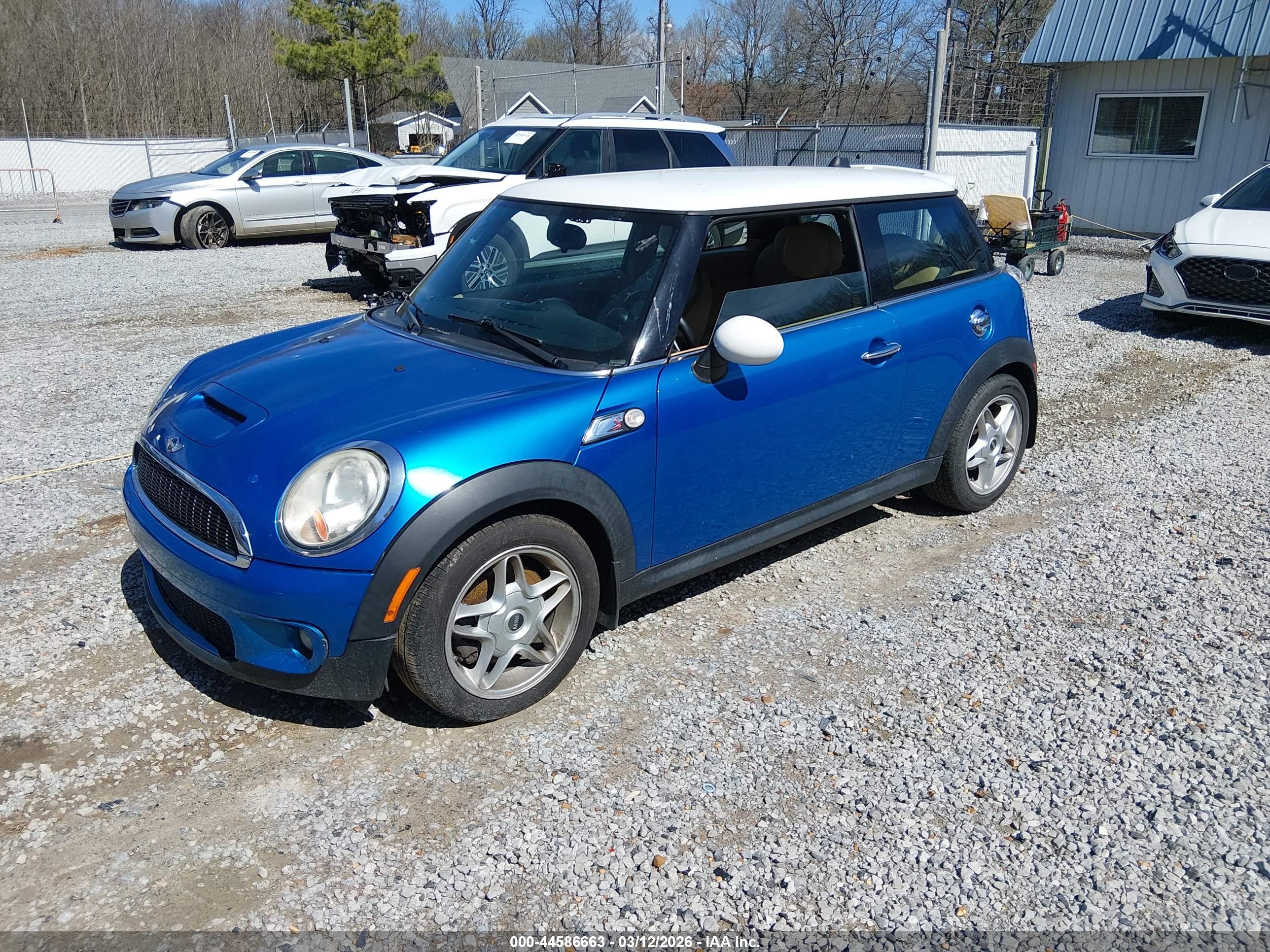 MINI COOPER image 2