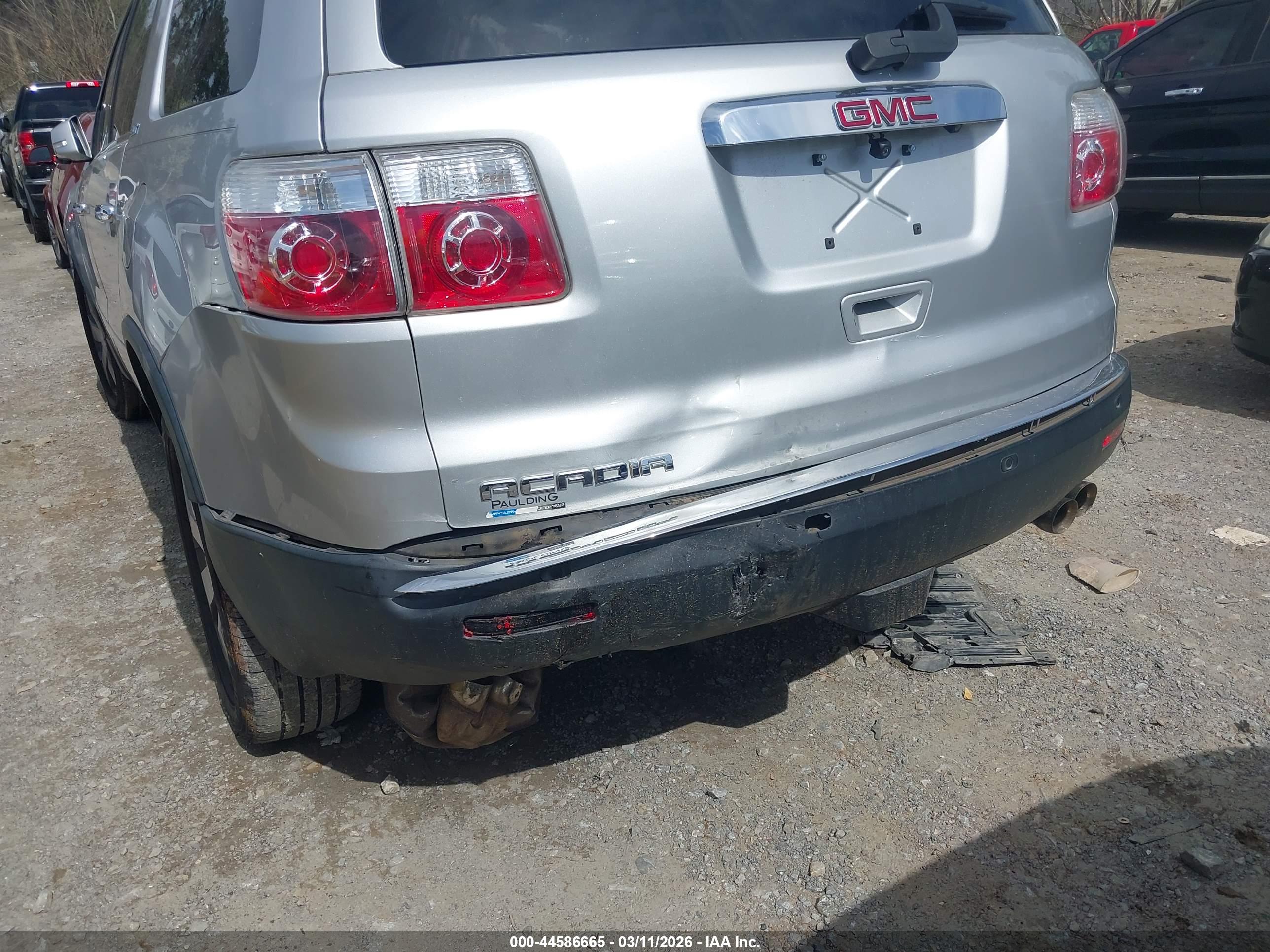 GMC ACADIA image 6