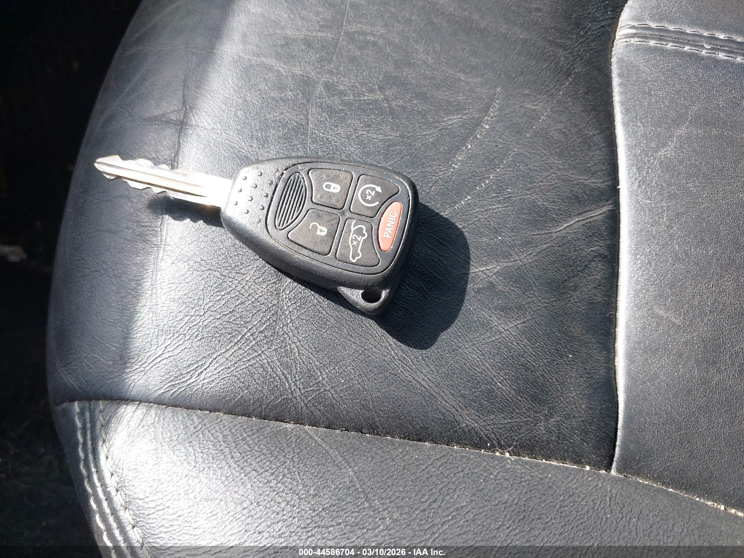 CHRYSLER 200 image 11