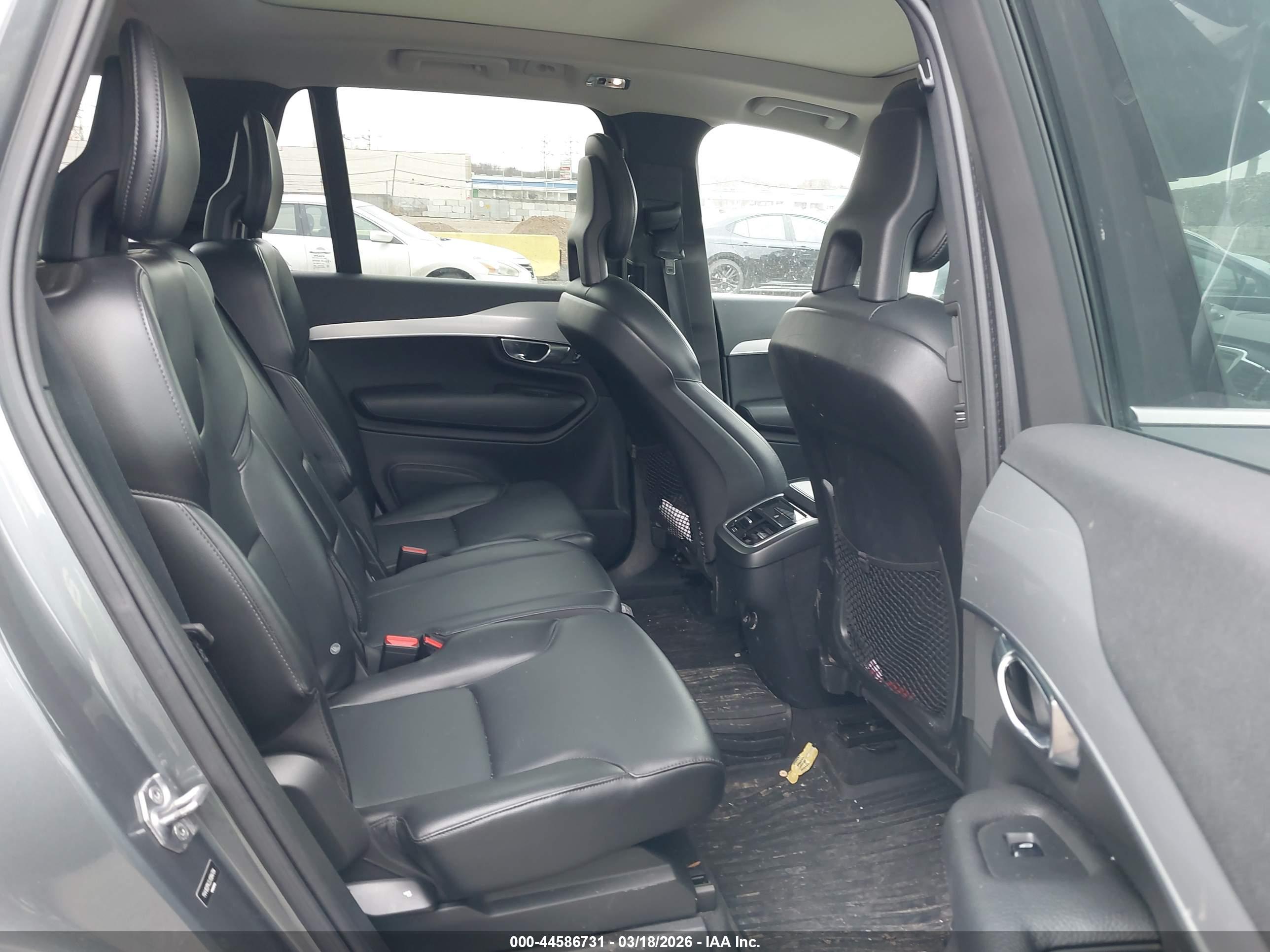 VOLVO XC90 image 8