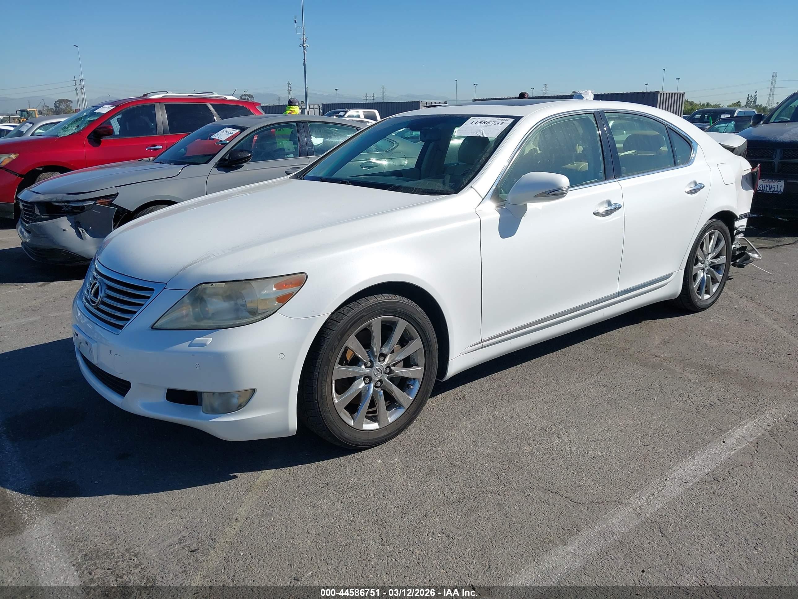 LEXUS LS image 2