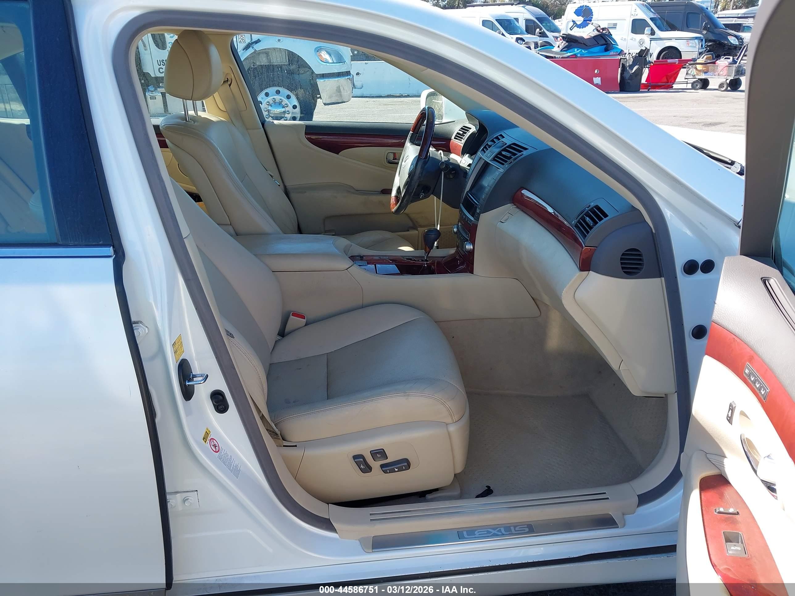 LEXUS LS image 5