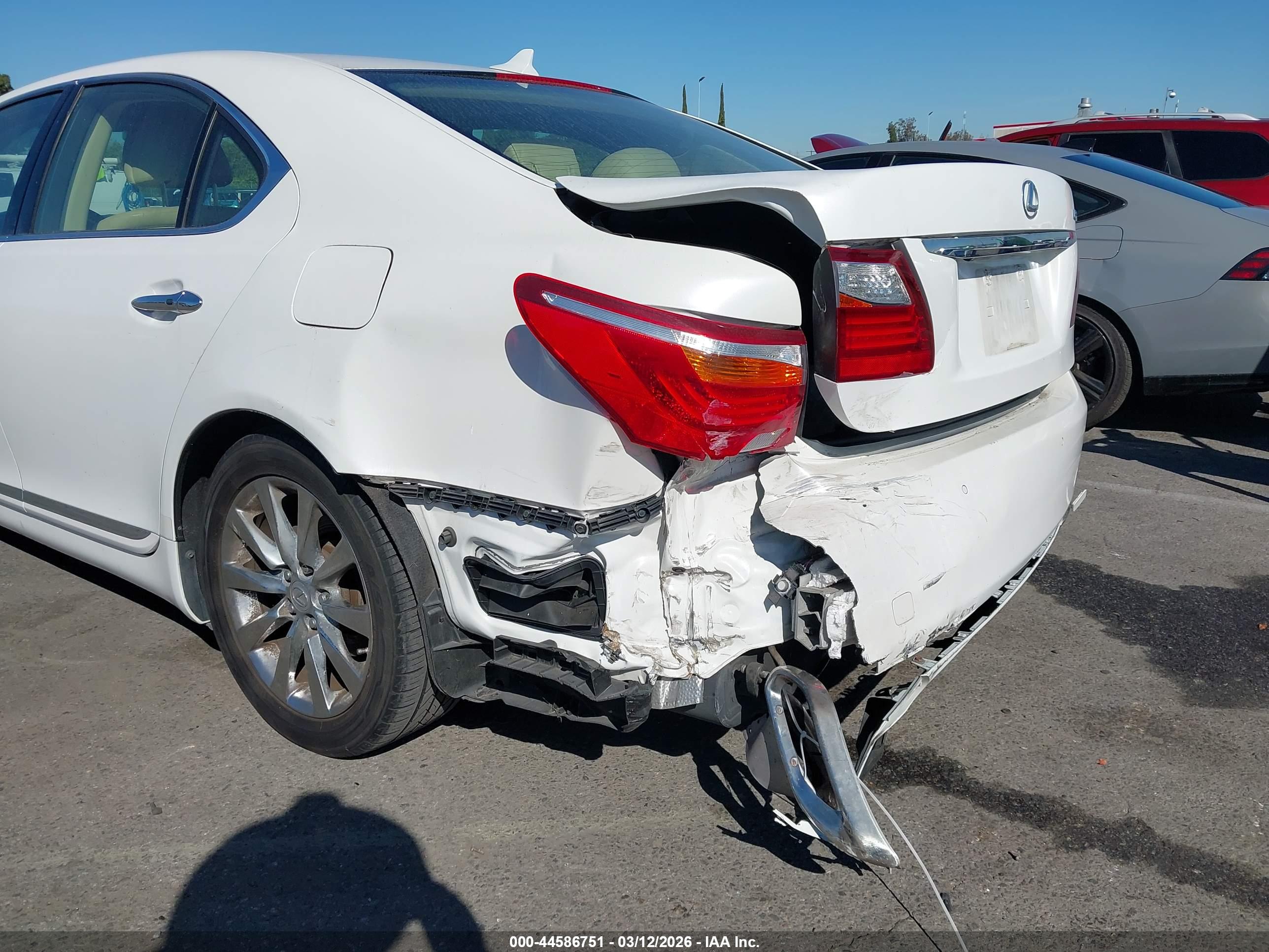 LEXUS LS image 6