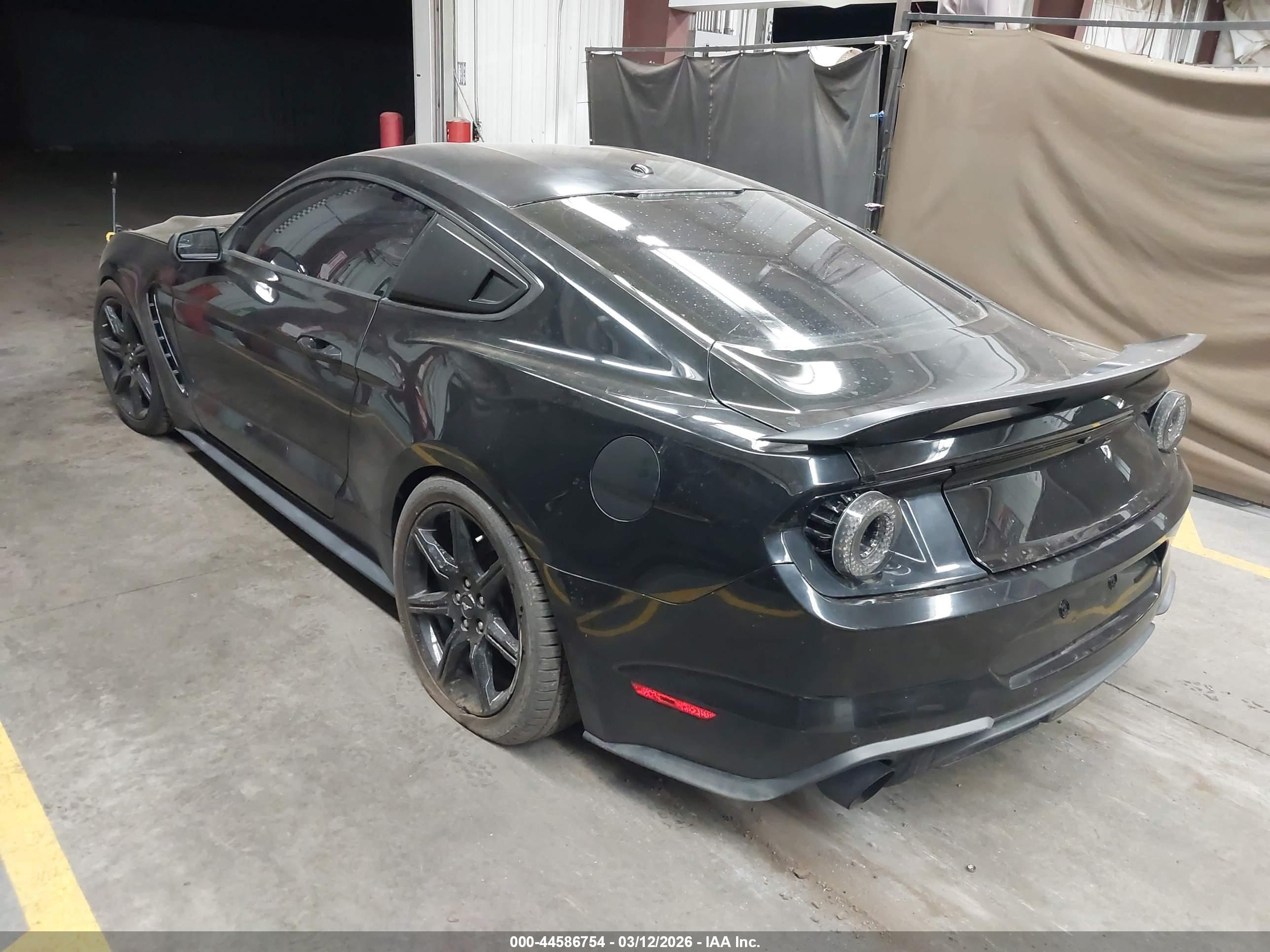 FORD MUSTANG image 3
