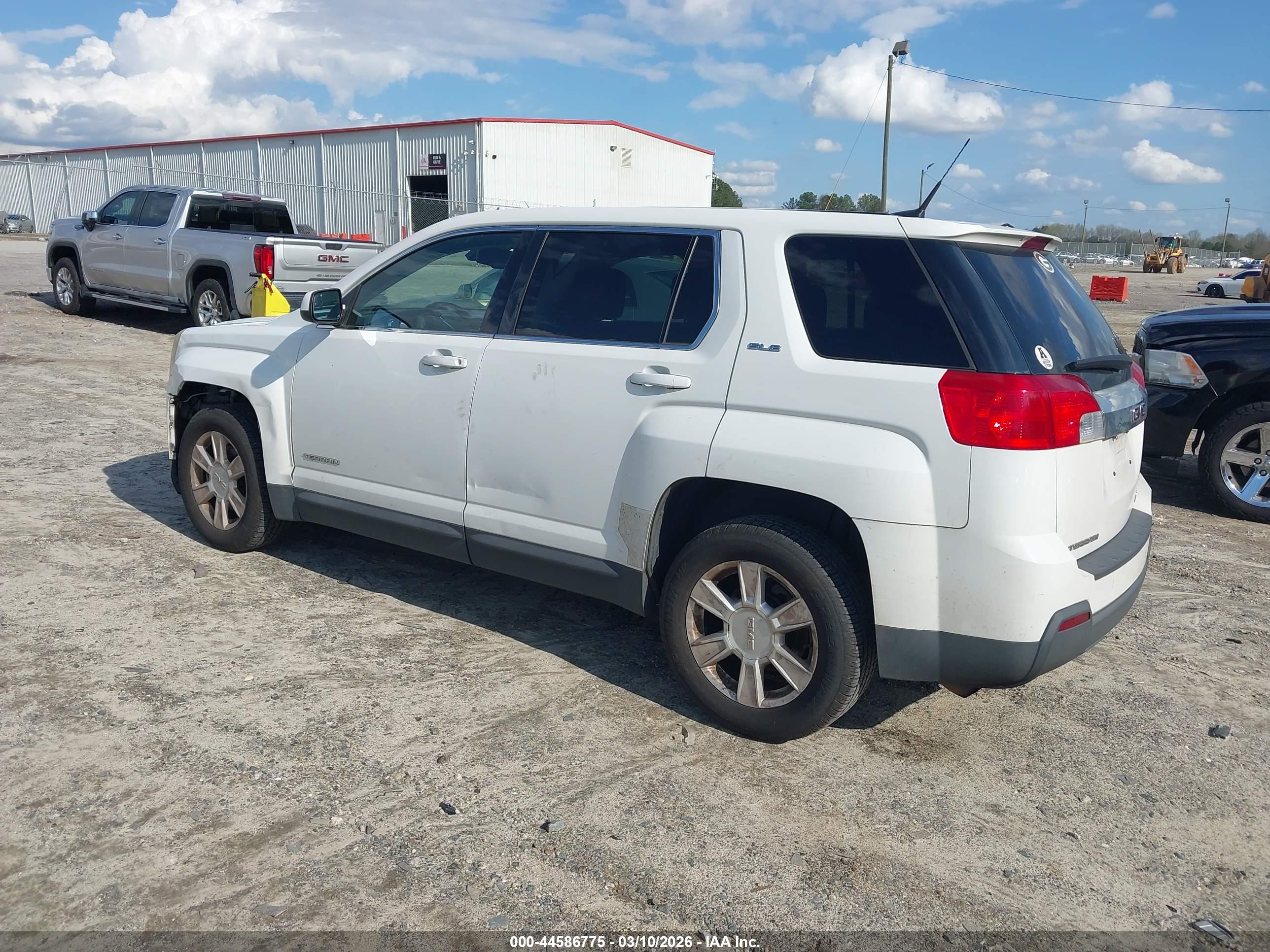 GMC TERRAIN image 3