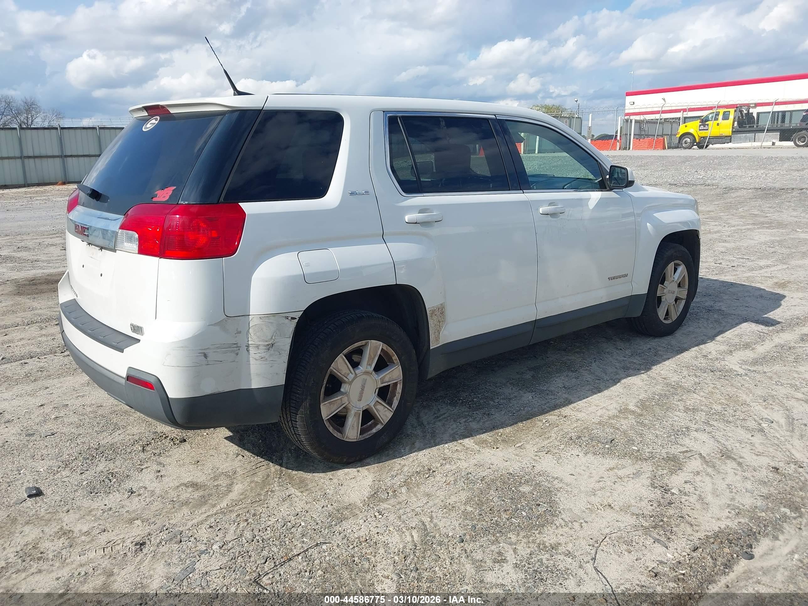 GMC TERRAIN image 4