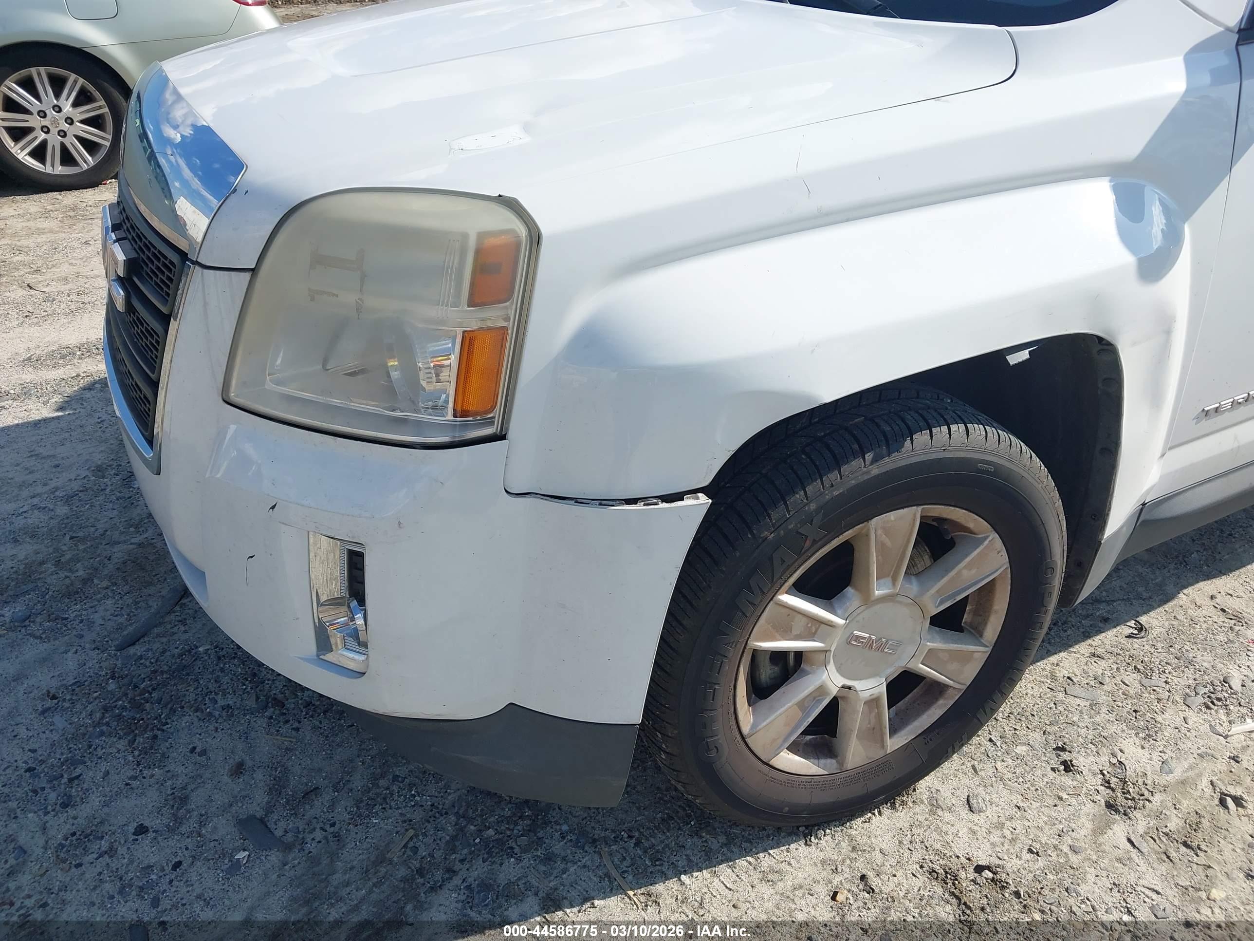 GMC TERRAIN image 6