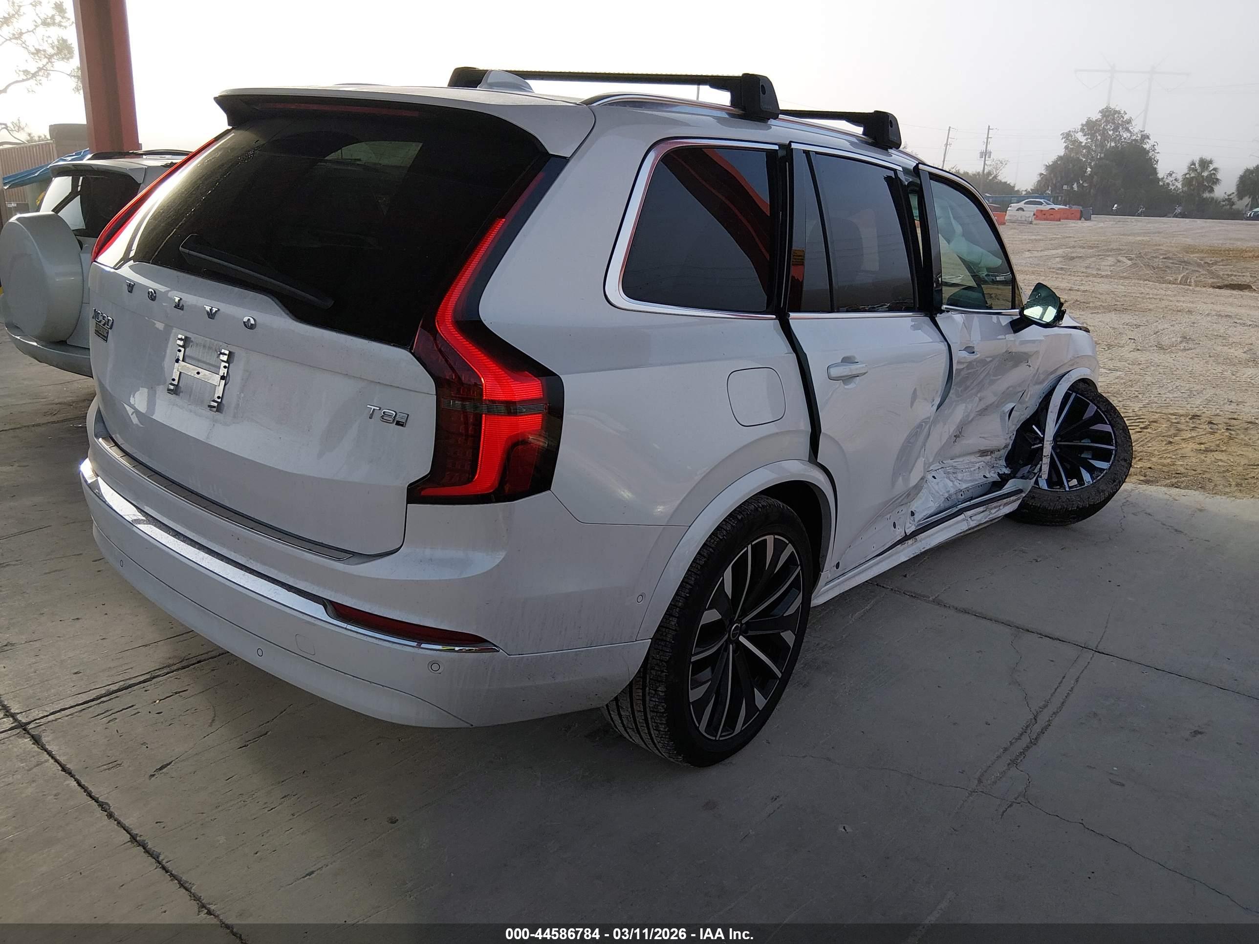 VOLVO XC90 image 4