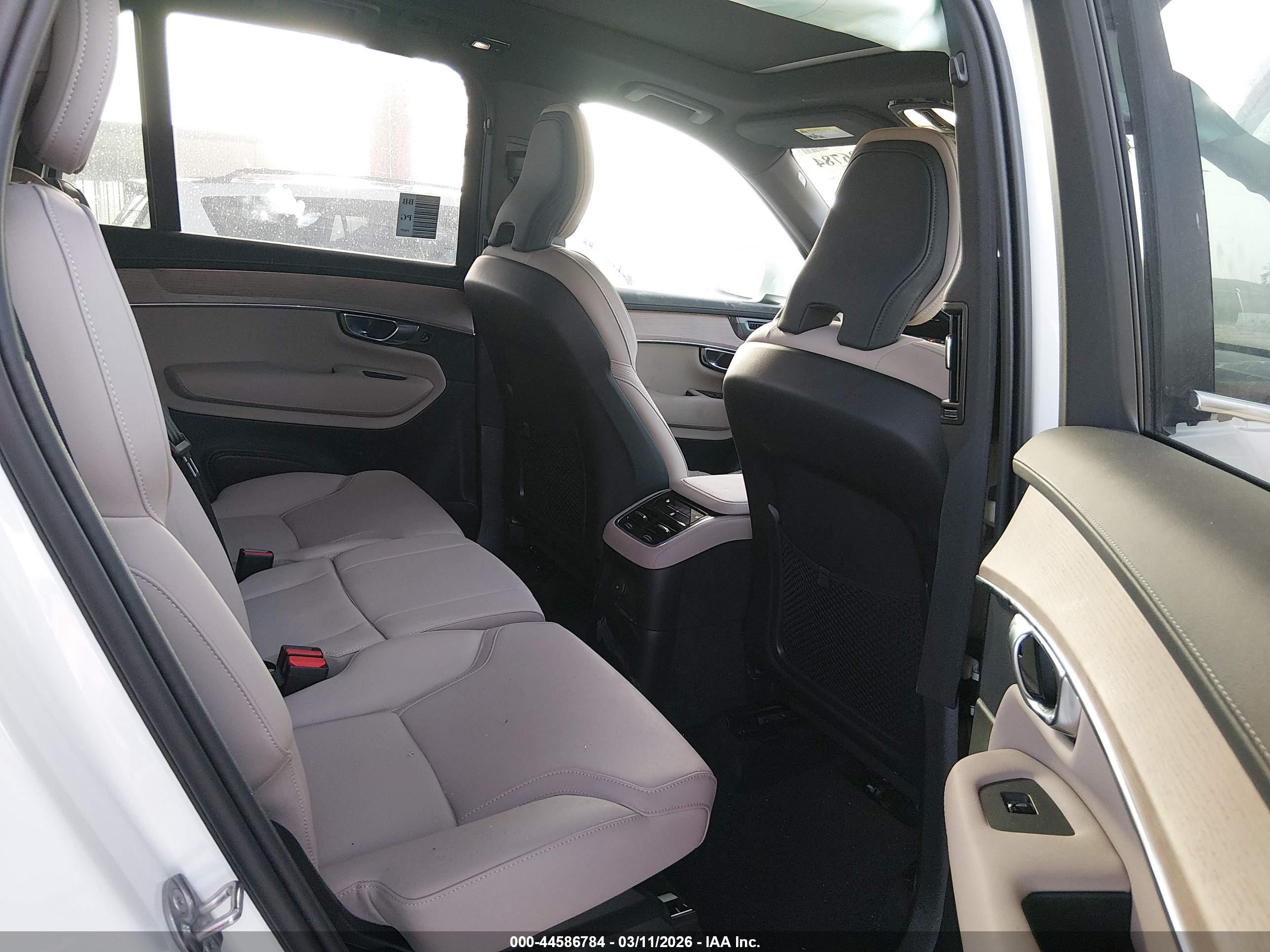 VOLVO XC90 image 8
