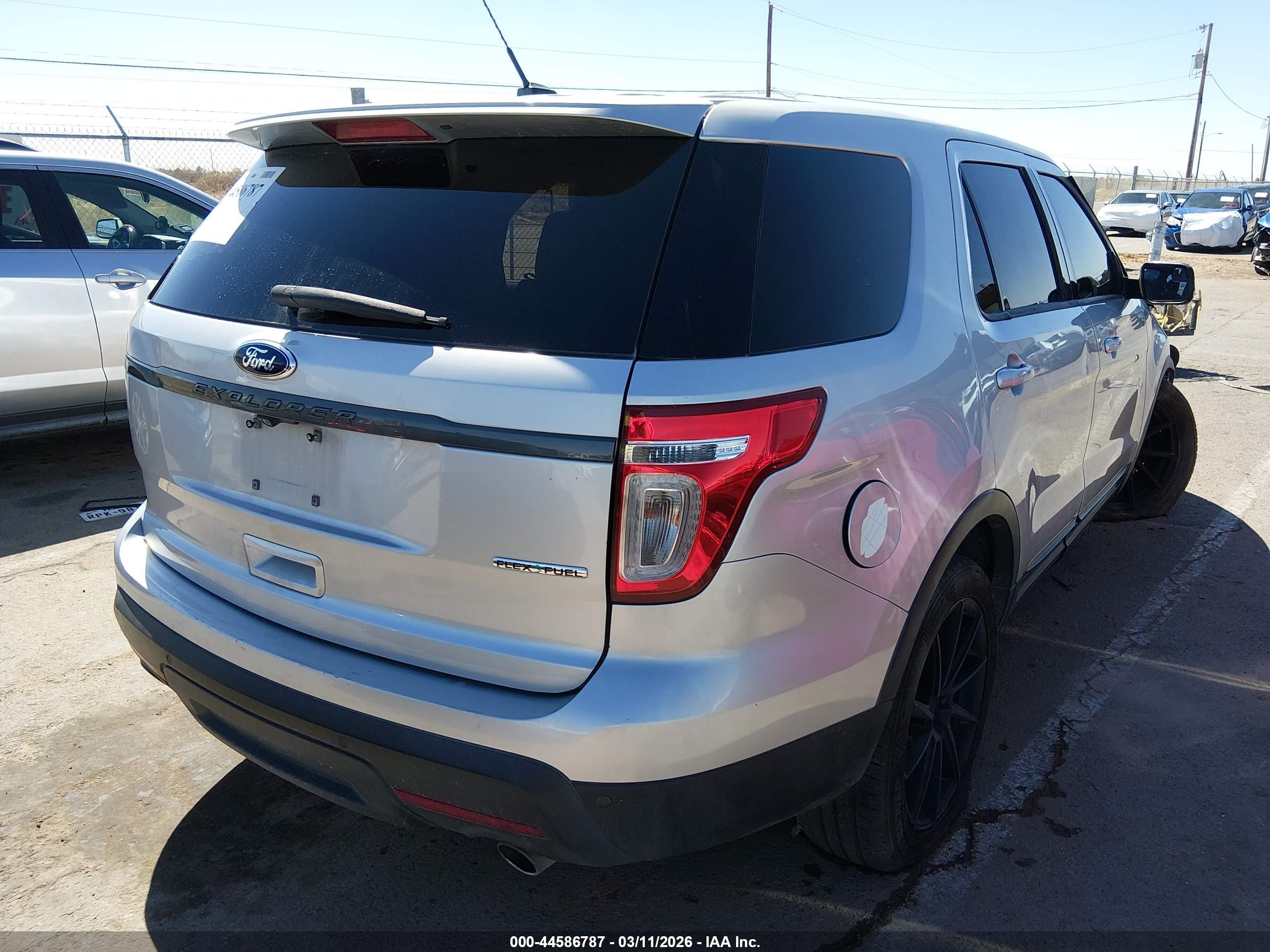 FORD EXPLORER image 4