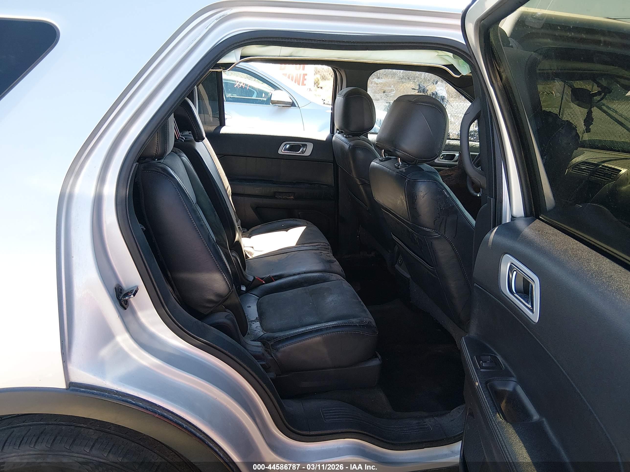 FORD EXPLORER image 8