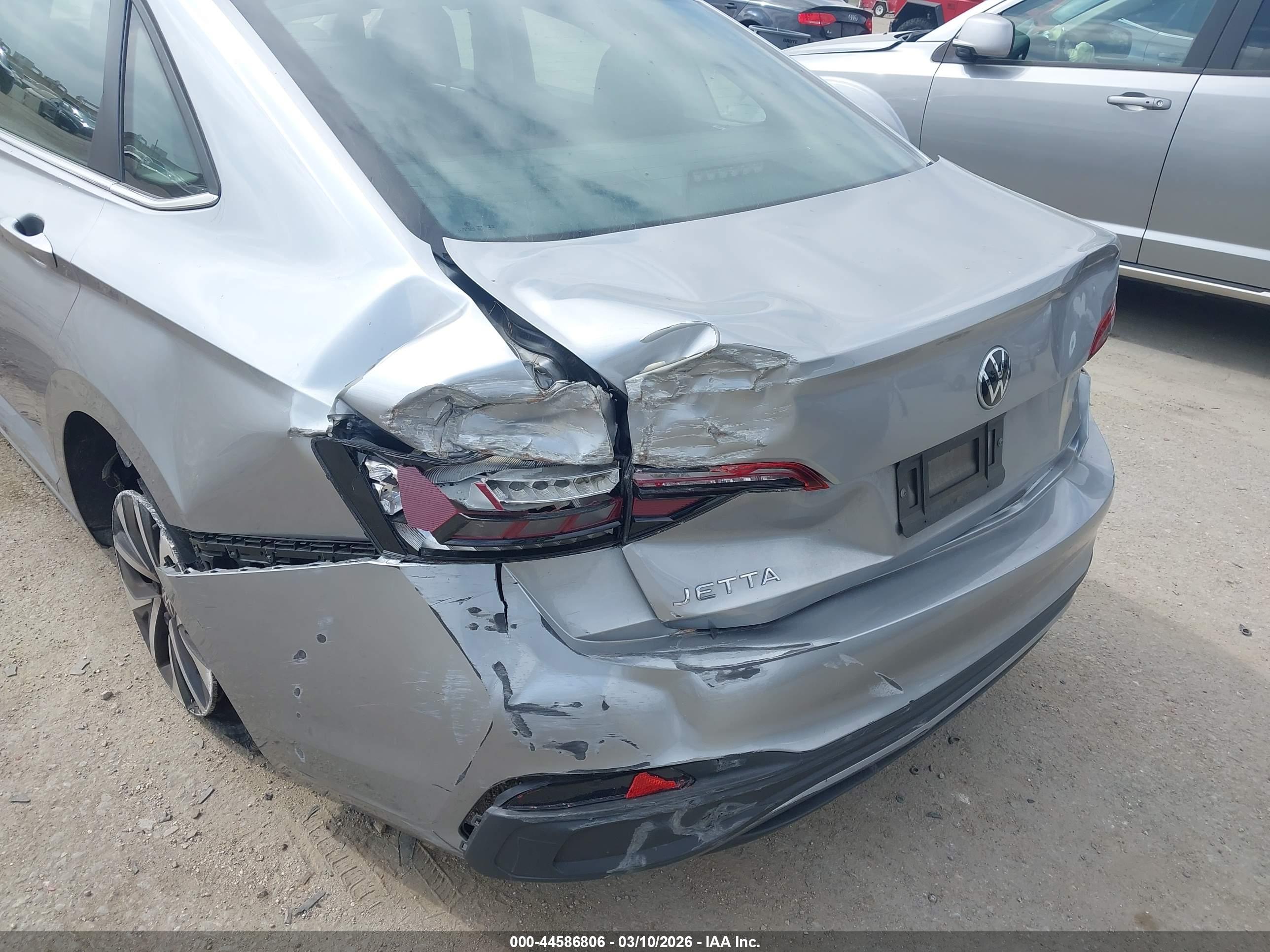 VOLKSWAGEN JETTA image 6