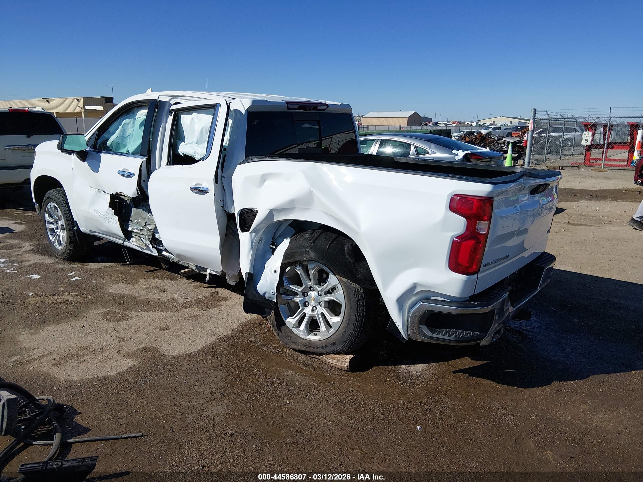 CHEVROLET SILVERADO image 3