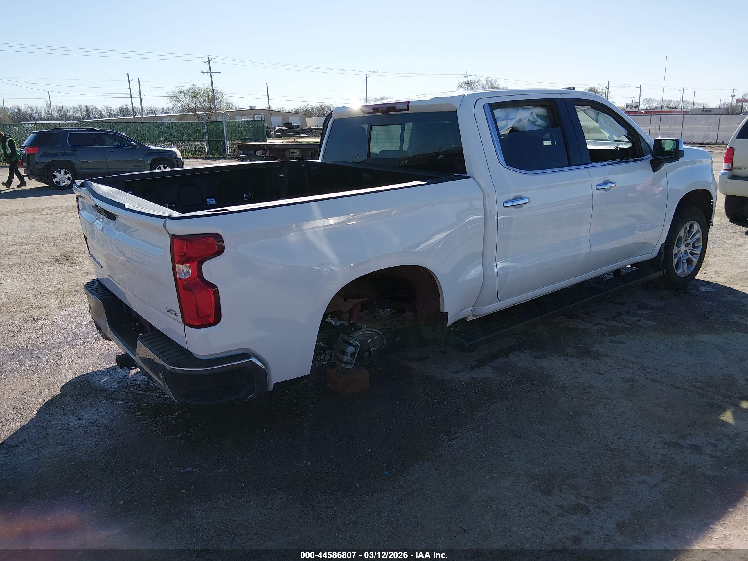 CHEVROLET SILVERADO image 4