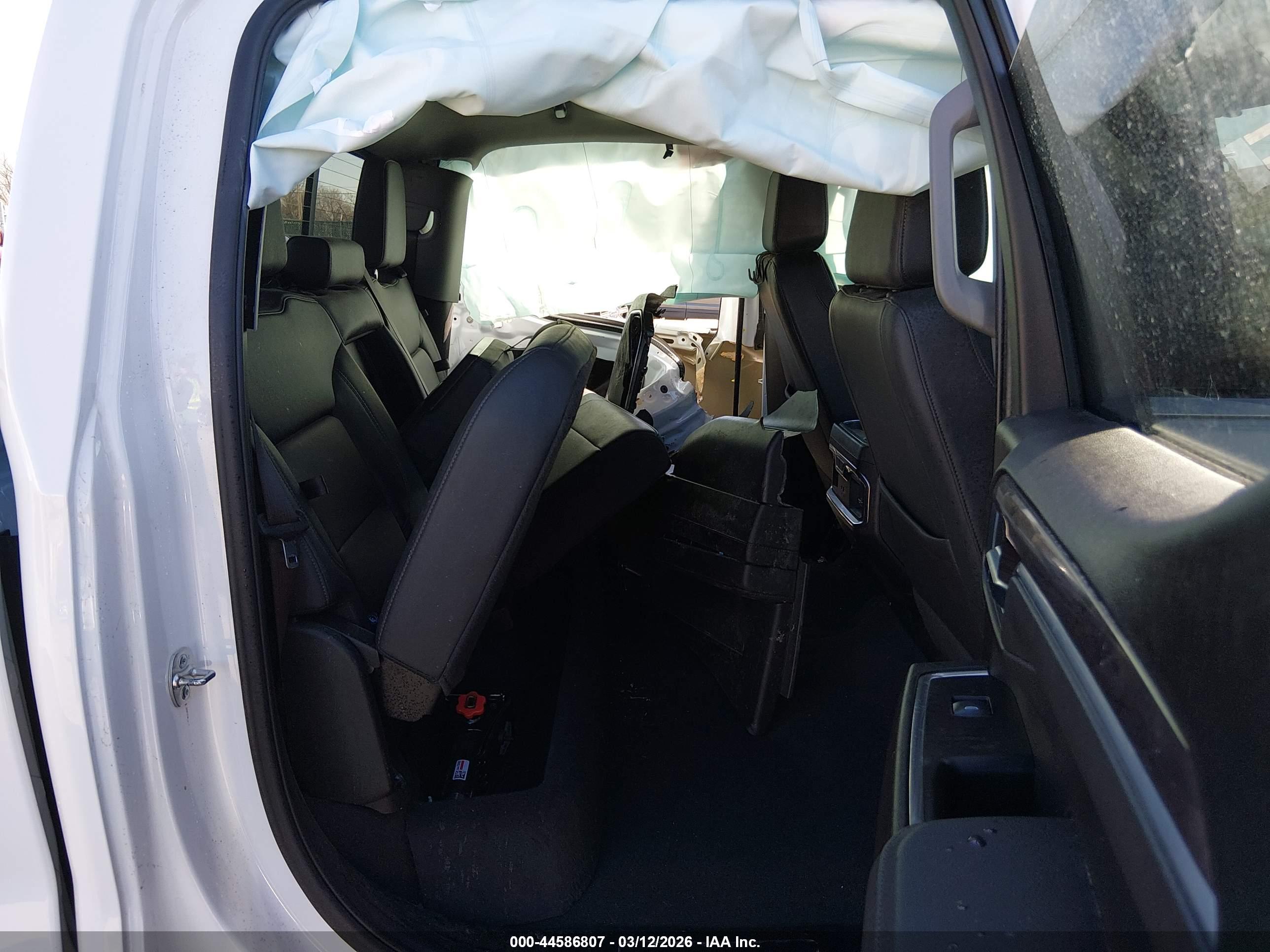 CHEVROLET SILVERADO image 8