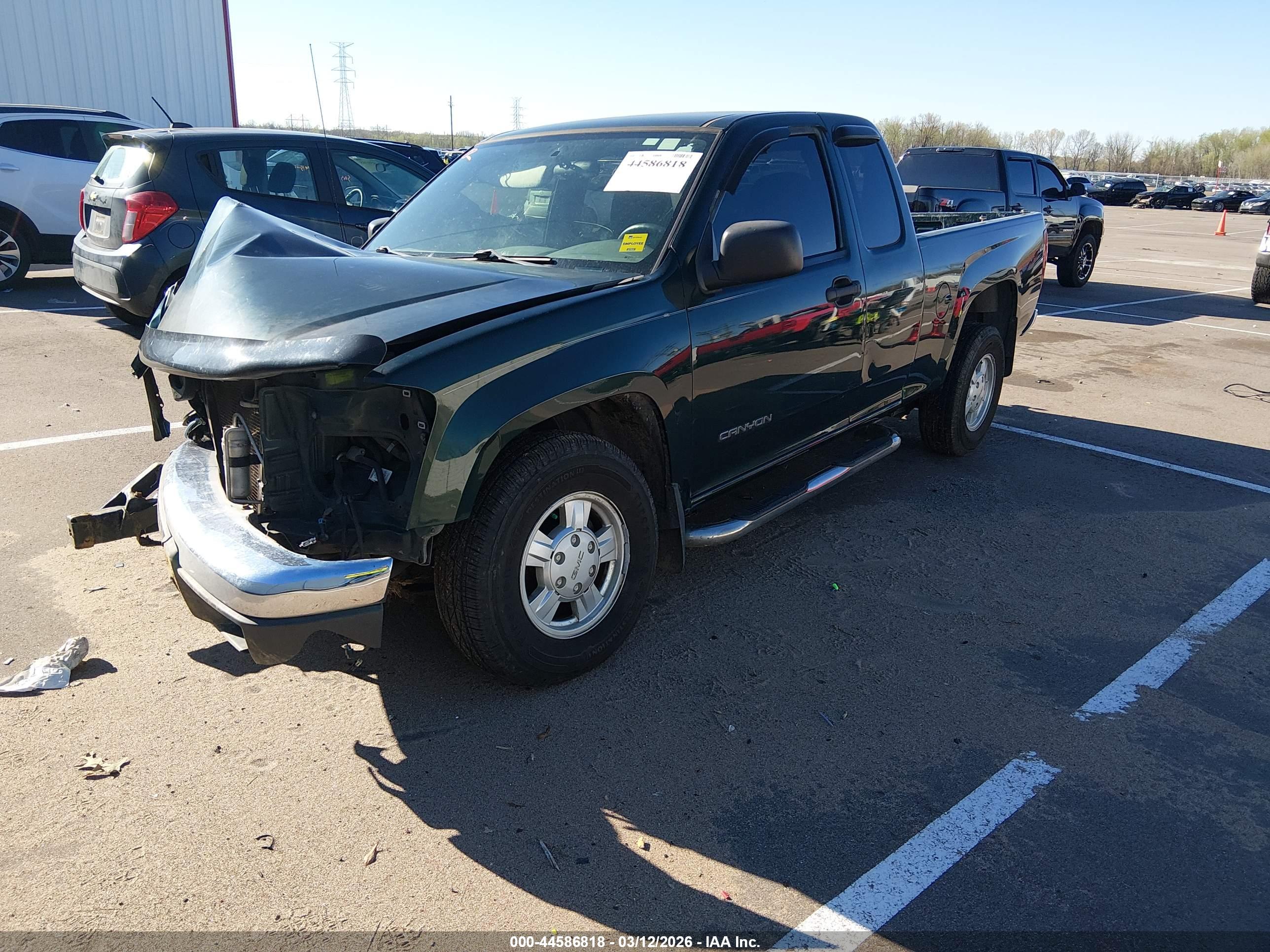 GMC CANYON image 2
