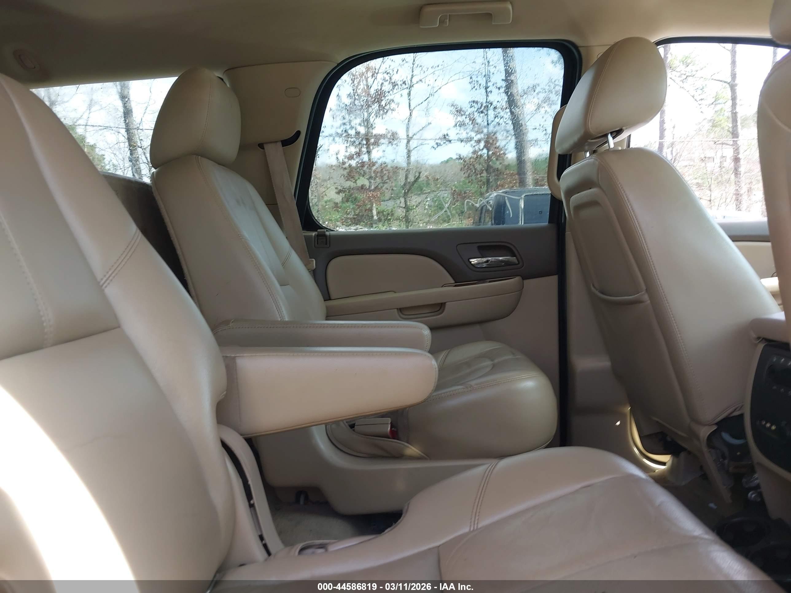 CHEVROLET TAHOE image 8