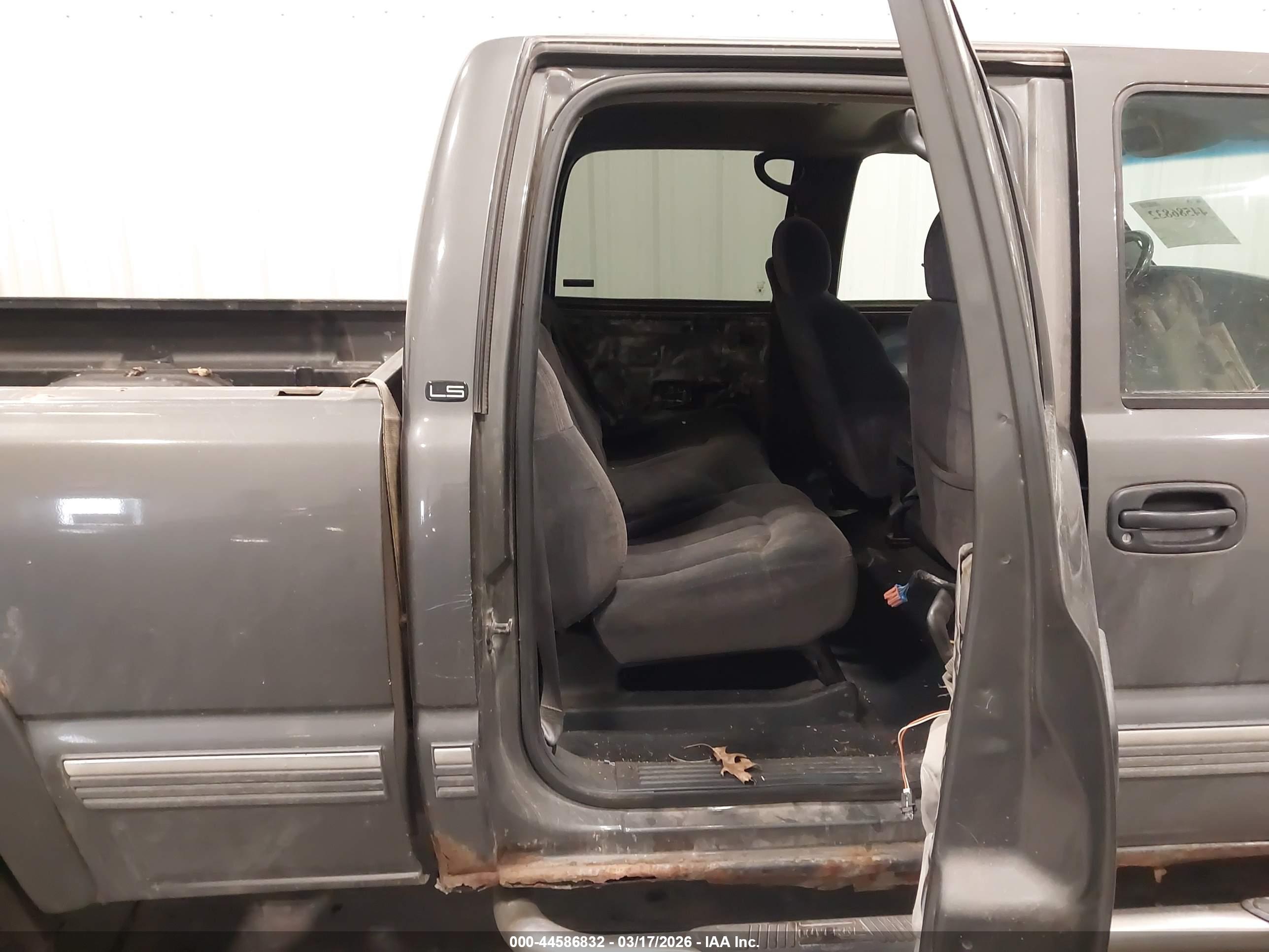 CHEVROLET SILVERADO image 8