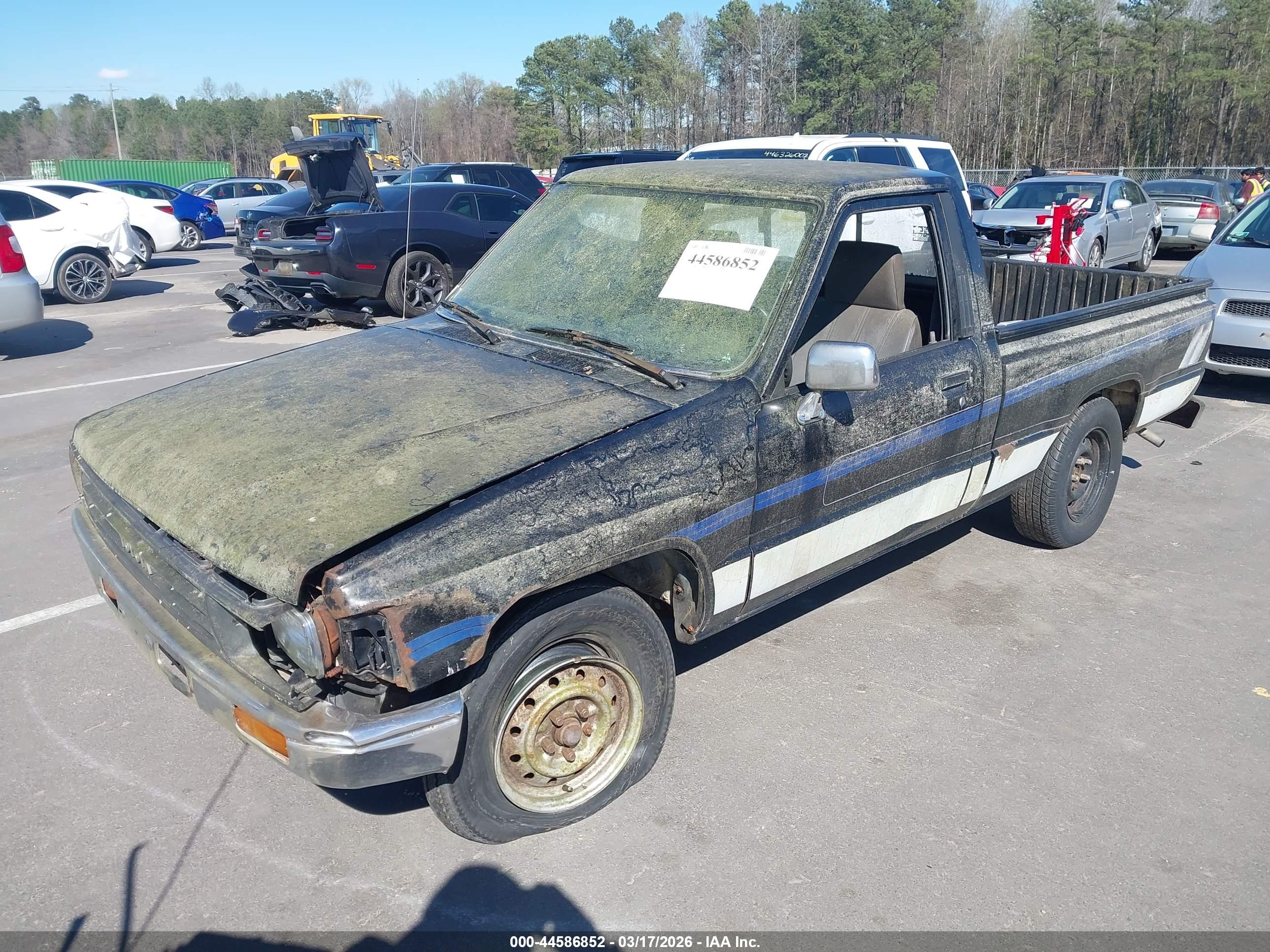 TOYOTA PICKUP image 2