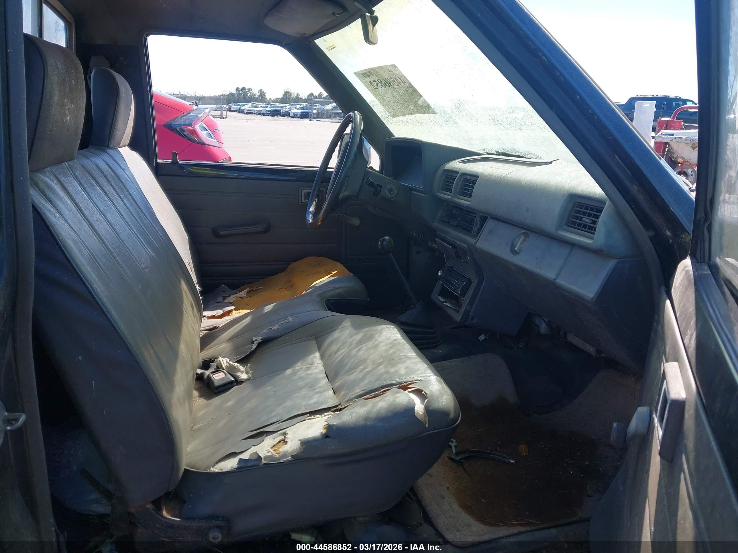 TOYOTA PICKUP image 5
