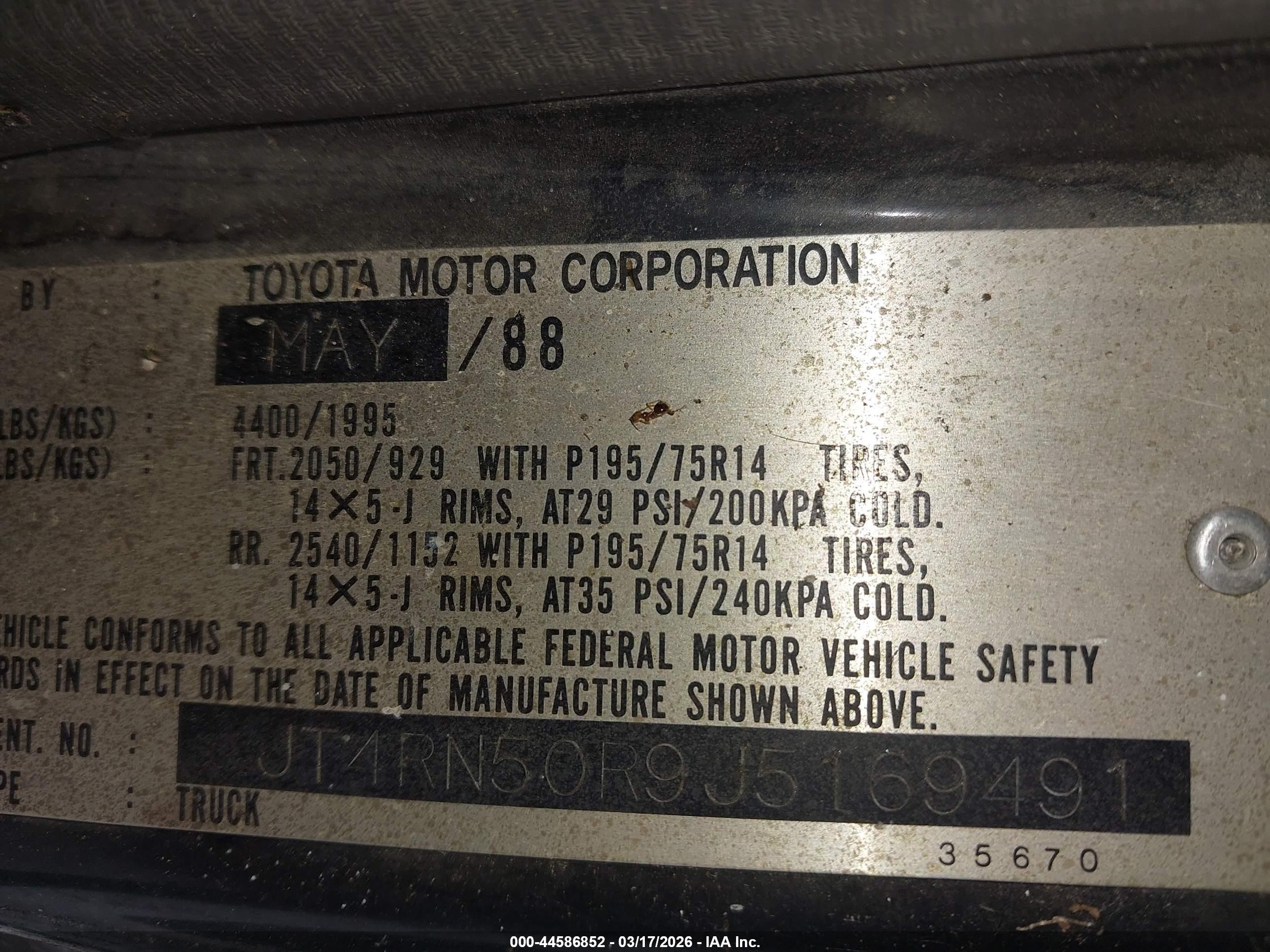 TOYOTA PICKUP image 9