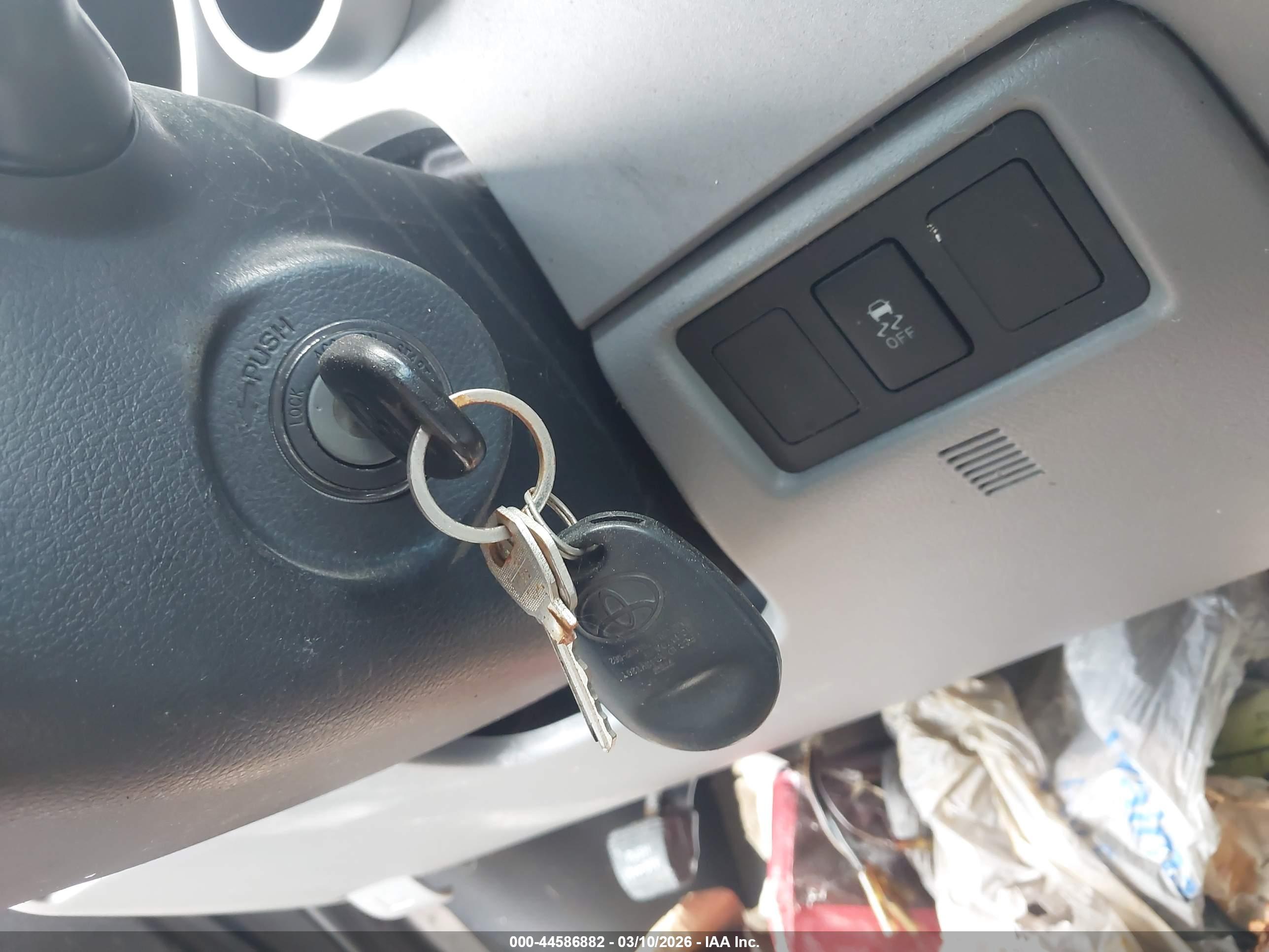 TOYOTA TUNDRA image 11